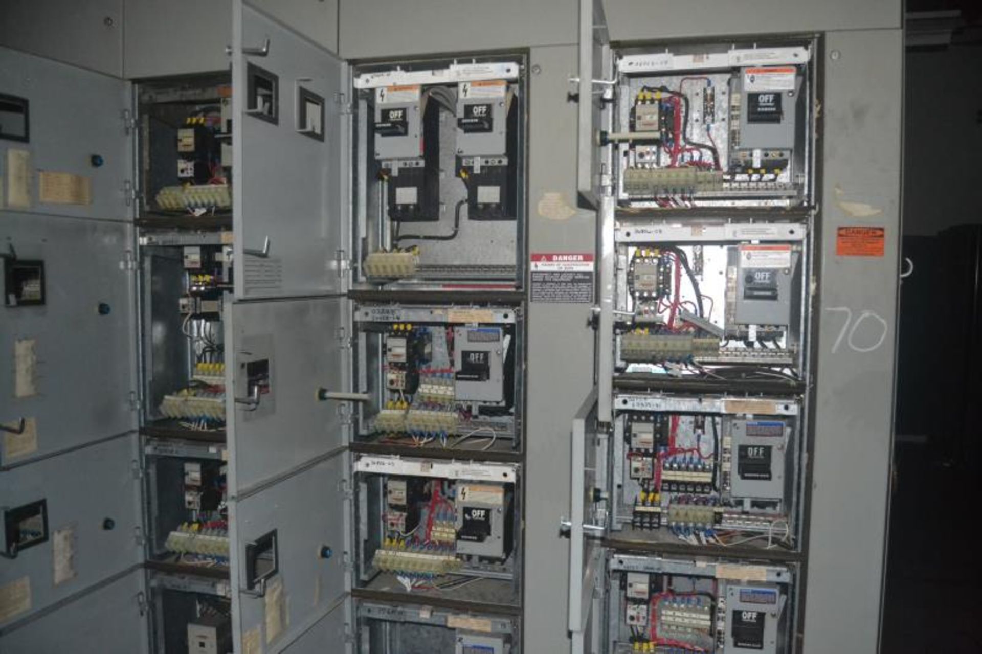 SIEMENS 18 SECTION 800 AMP MCC PANEL - Image 5 of 5