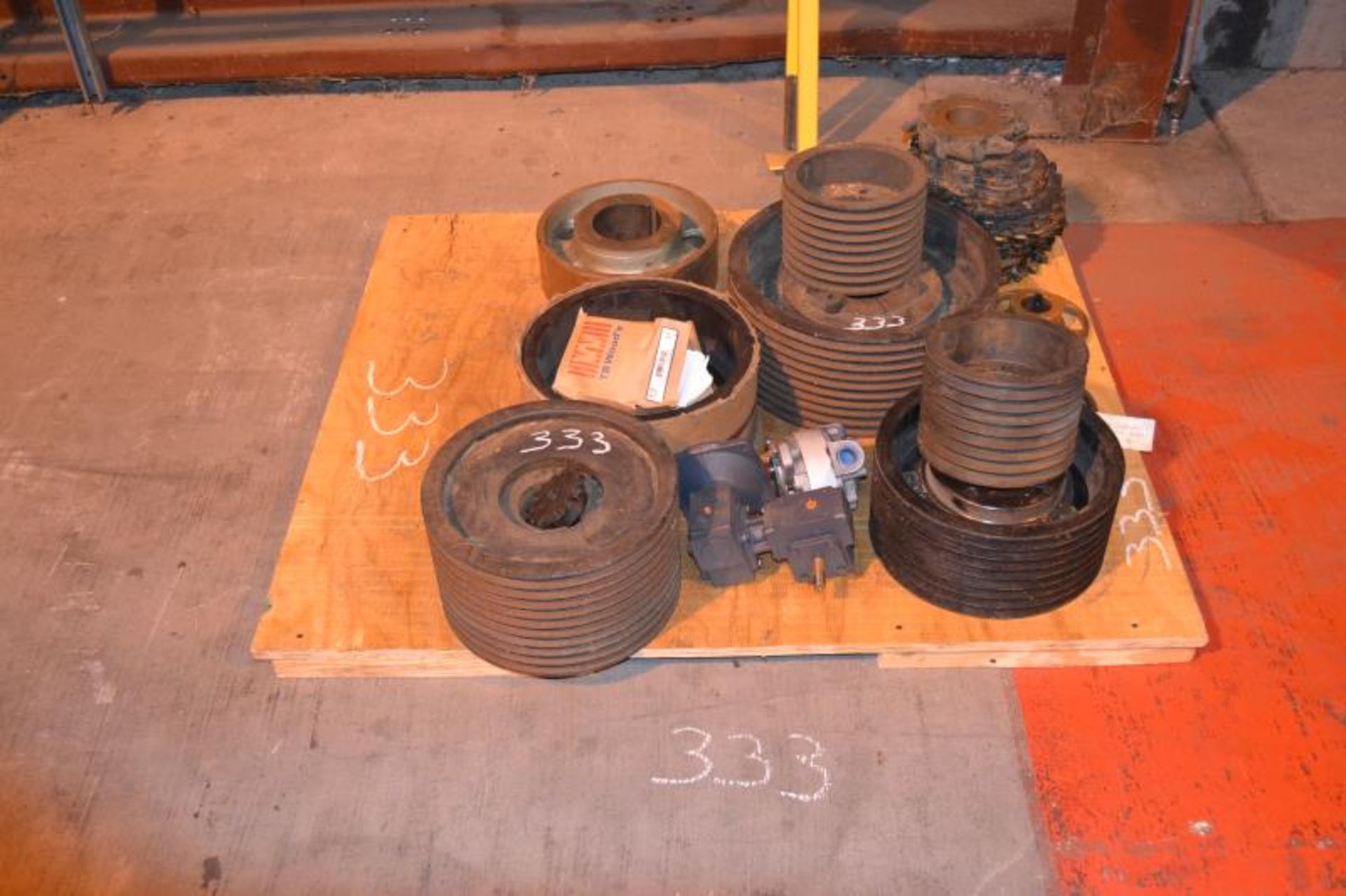 PALLET OF PULLEYS