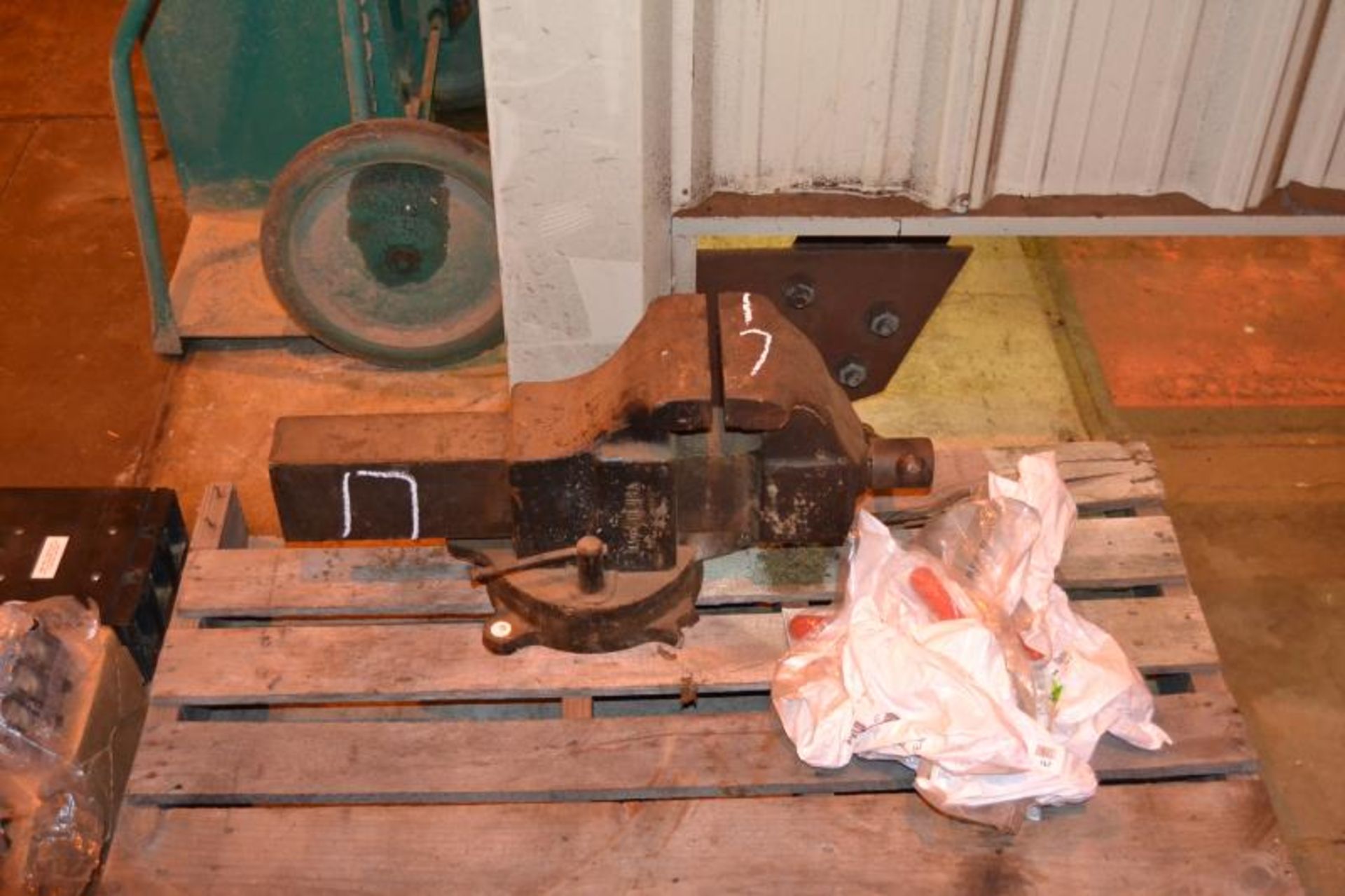 HEAVY DUTY VISE