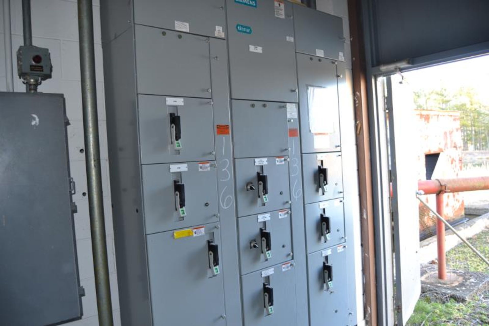 SIEMANS 3 SECTION 800 AMP MCC PANEL - Image 2 of 2