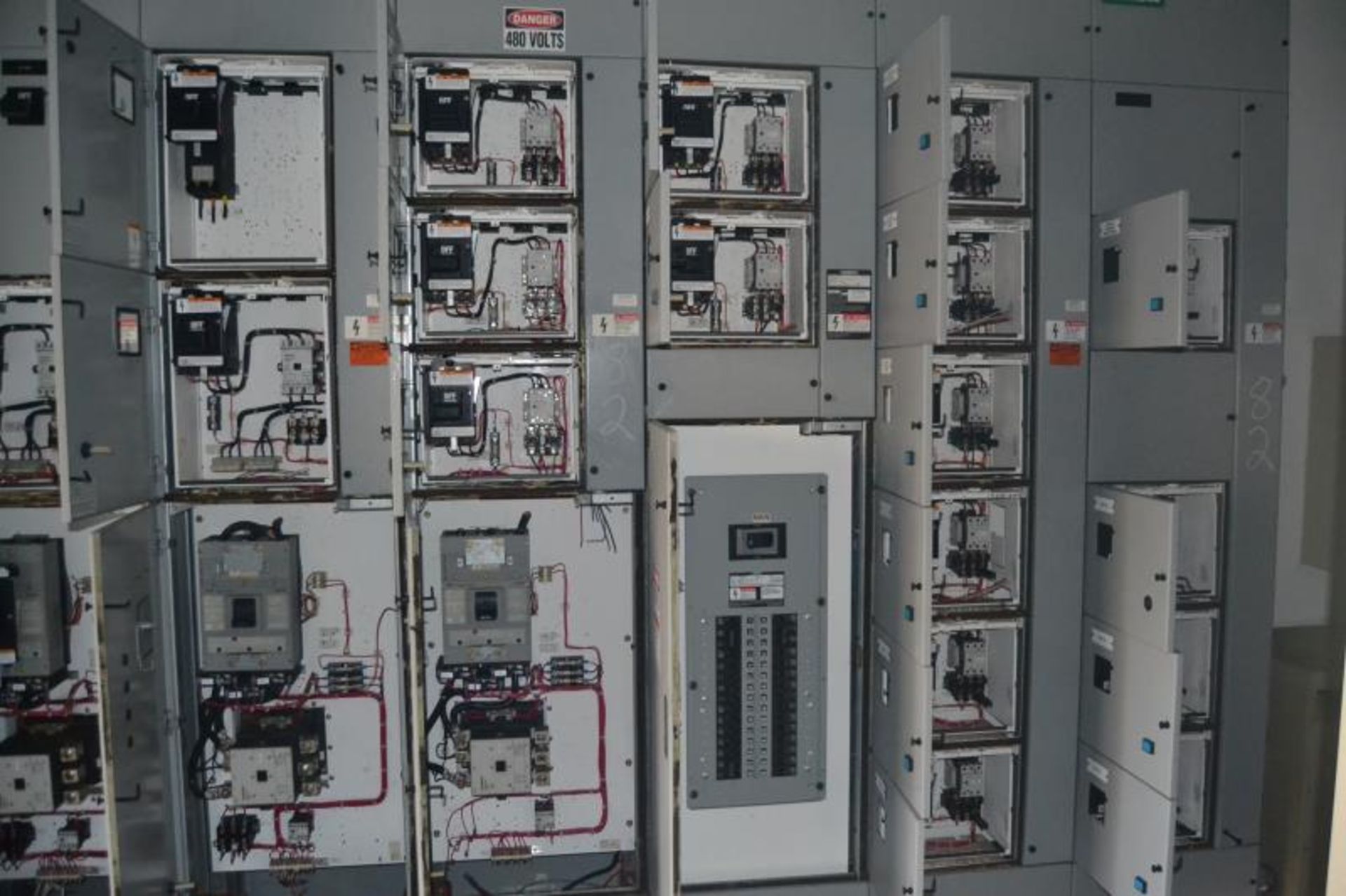 SIEMENS 7 SECTION 800 AMP MCC PANEL - Image 4 of 4