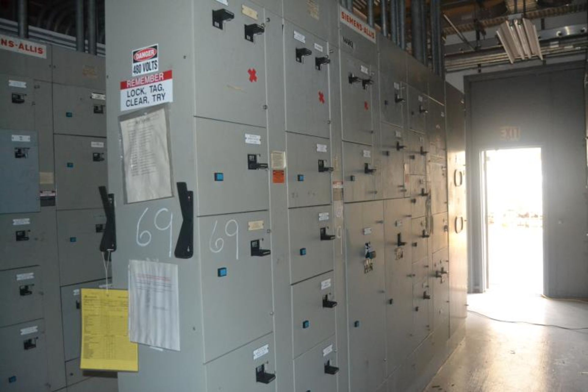 SIEMENS 7 SECTION 800 AMP MCC PANEL - Image 2 of 4