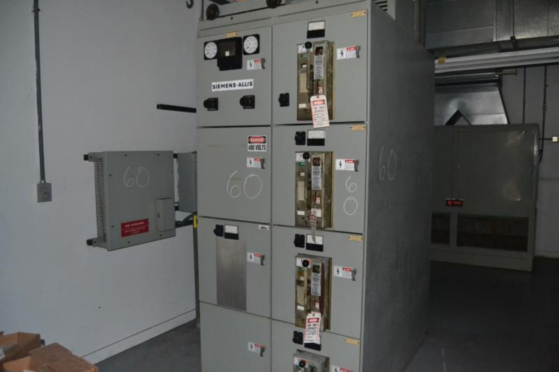 SIEMENS-ALLIS 4 SECTION 800 AMP SWITCH GEAR