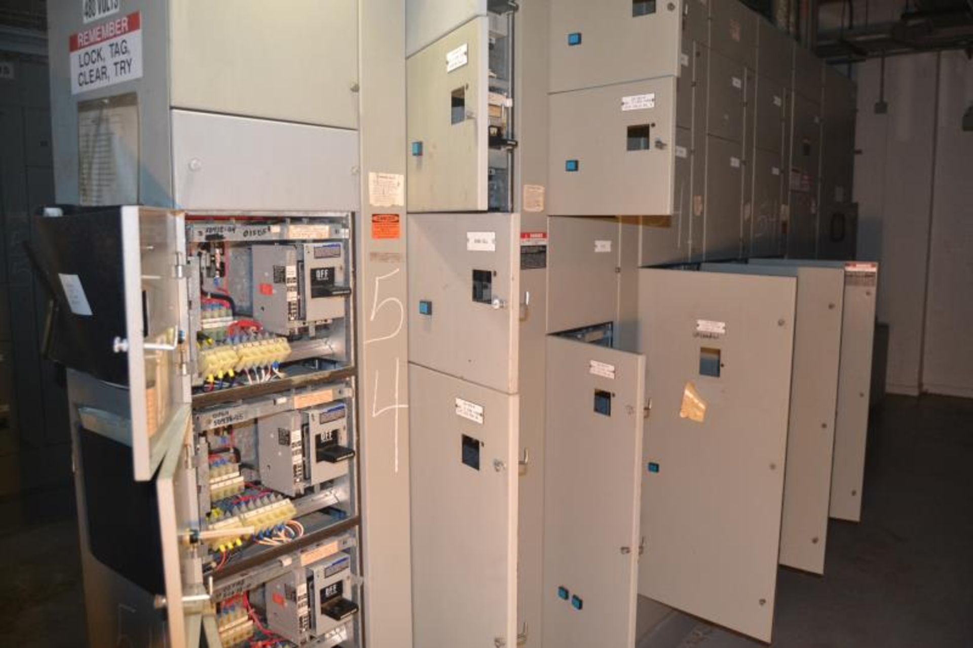 SIEMENS-ALLIS 8 SECTION 800 AMP MCC PANEL - Image 5 of 5