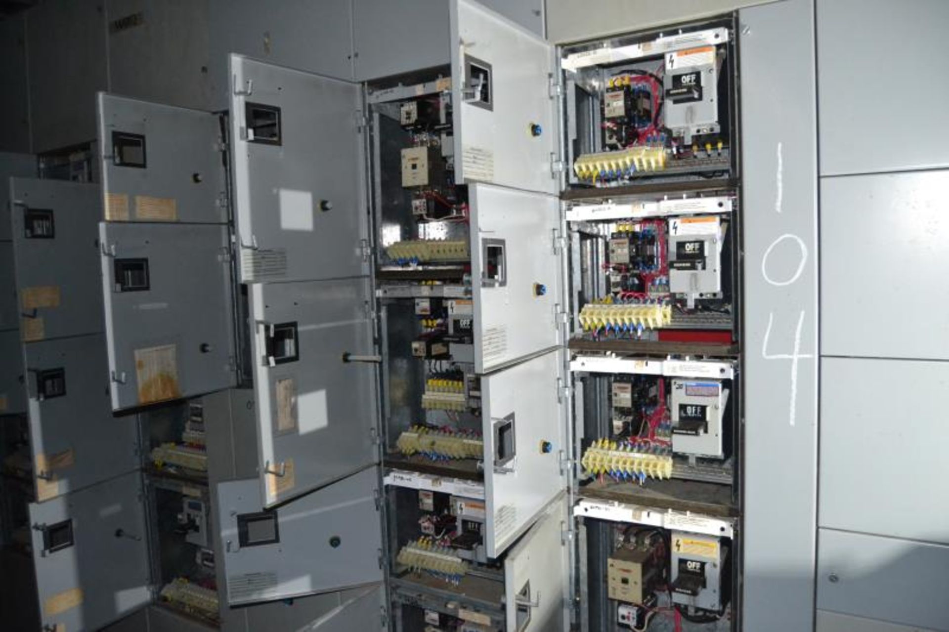 SIEMENS 26 SECTION 800 AMP MCC PANEL - Image 5 of 7