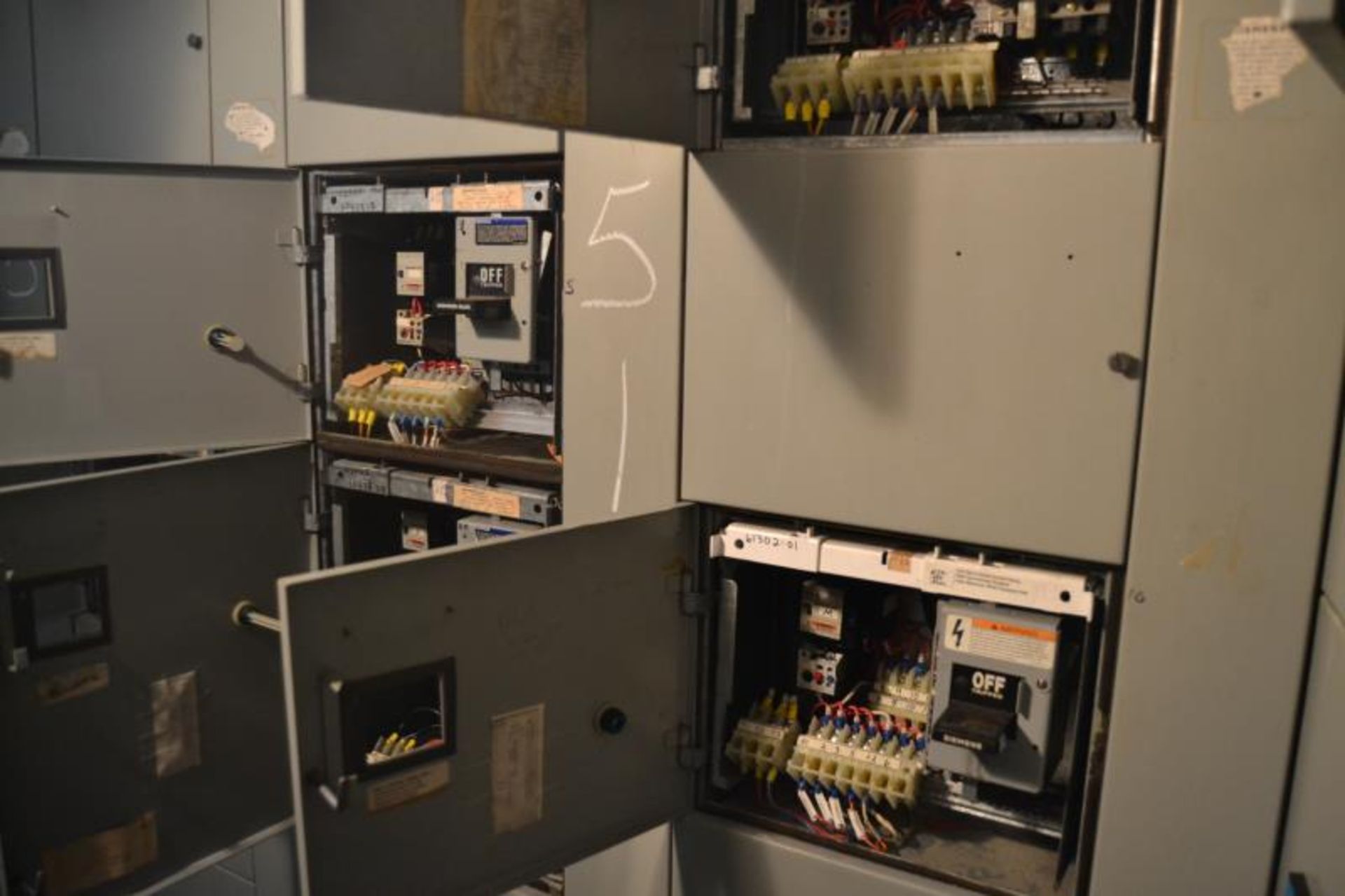 SIEMENS-ALLIS 14 SECTION 800 AMP MCC PANEL - Image 3 of 5