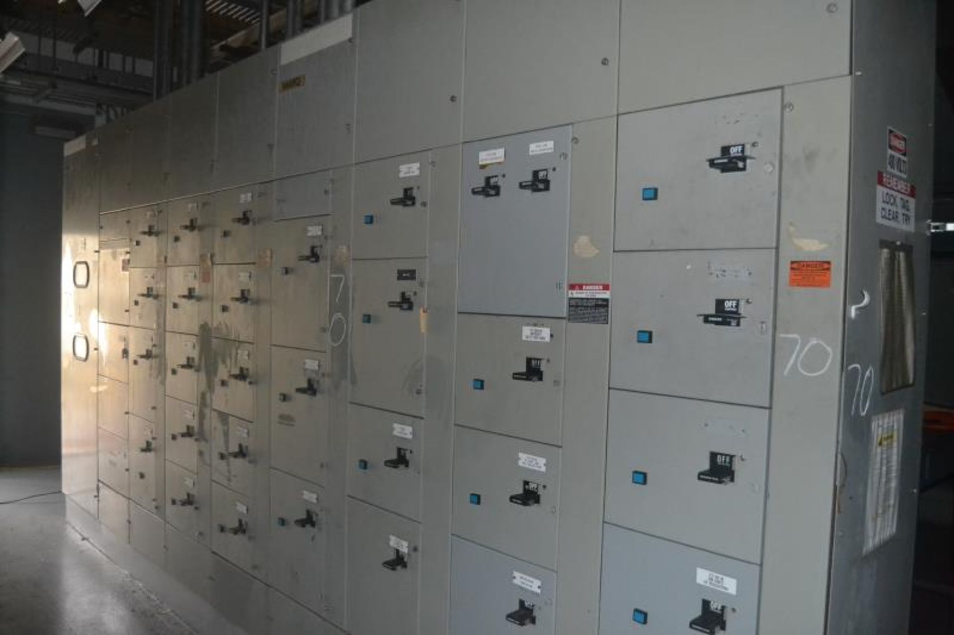 SIEMENS 18 SECTION 800 AMP MCC PANEL