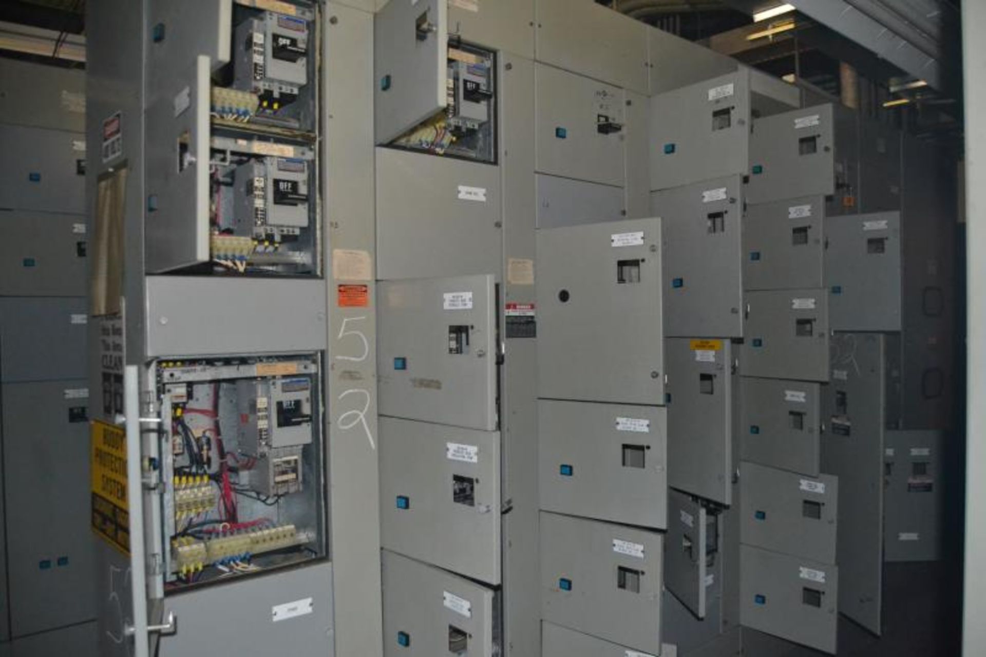 SIEMENS-ALLIS 8 SECTION MCC 800 AMP PANEL - Image 2 of 6