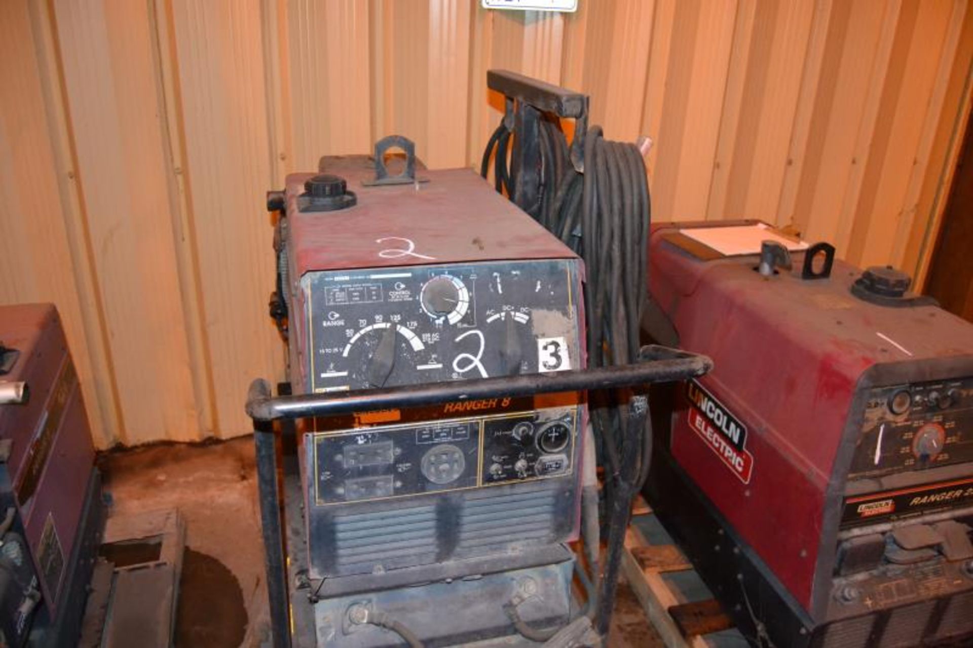 LINCOLN RANGER 8 GAS PORTABLE WELDER - Image 2 of 2