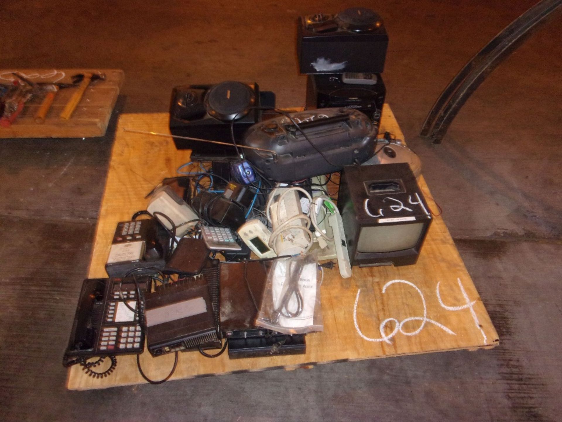 PALLET OF RADIOS & PARTS - Image 2 of 2