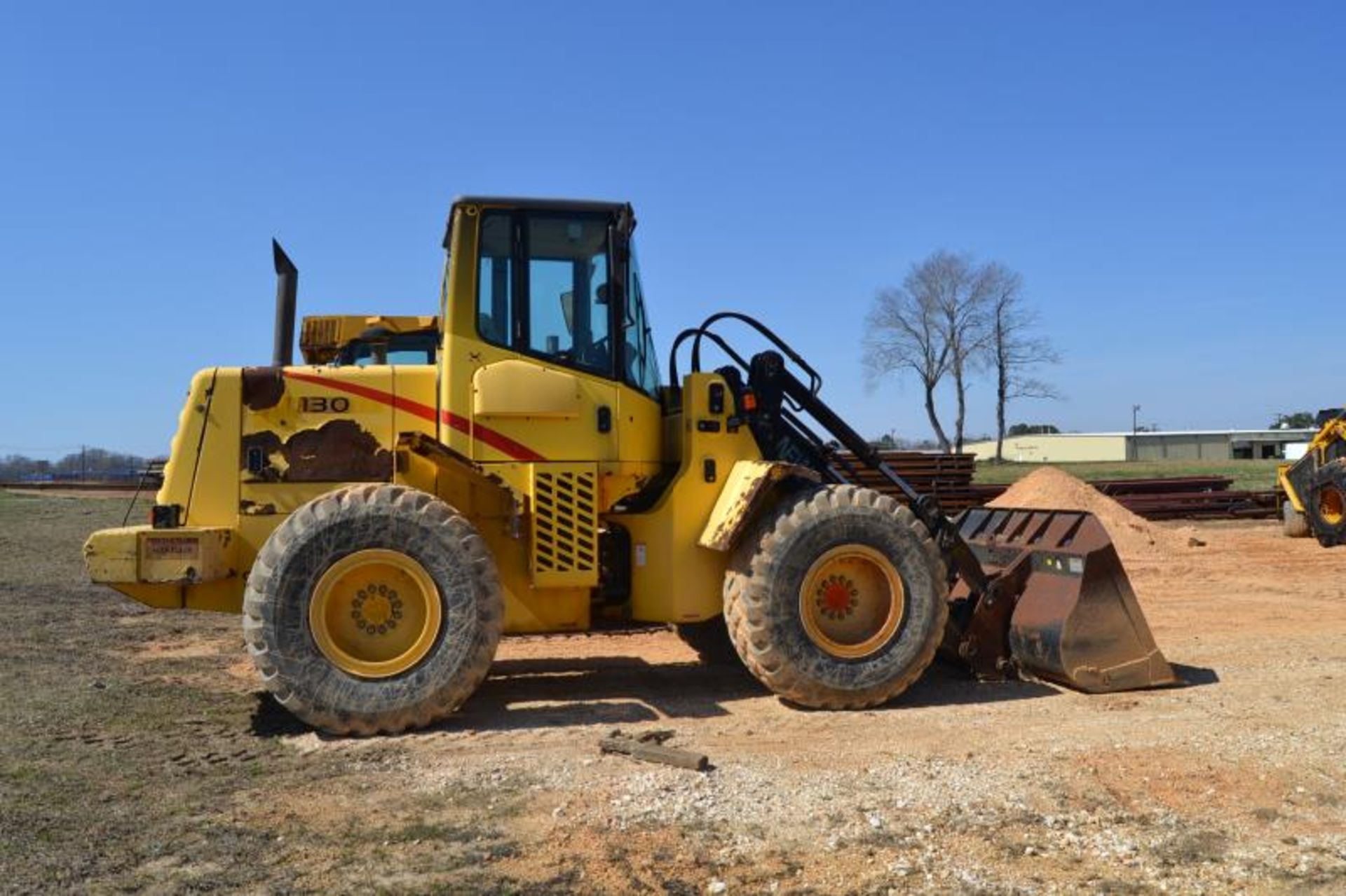 NEW HOLLAND 130 ARTICULATING WHEEL LOADER W/QUICK ATTACH; W/BUCKET; W/20.5 X 25 RUB; W/6893 HOURS - Image 4 of 4