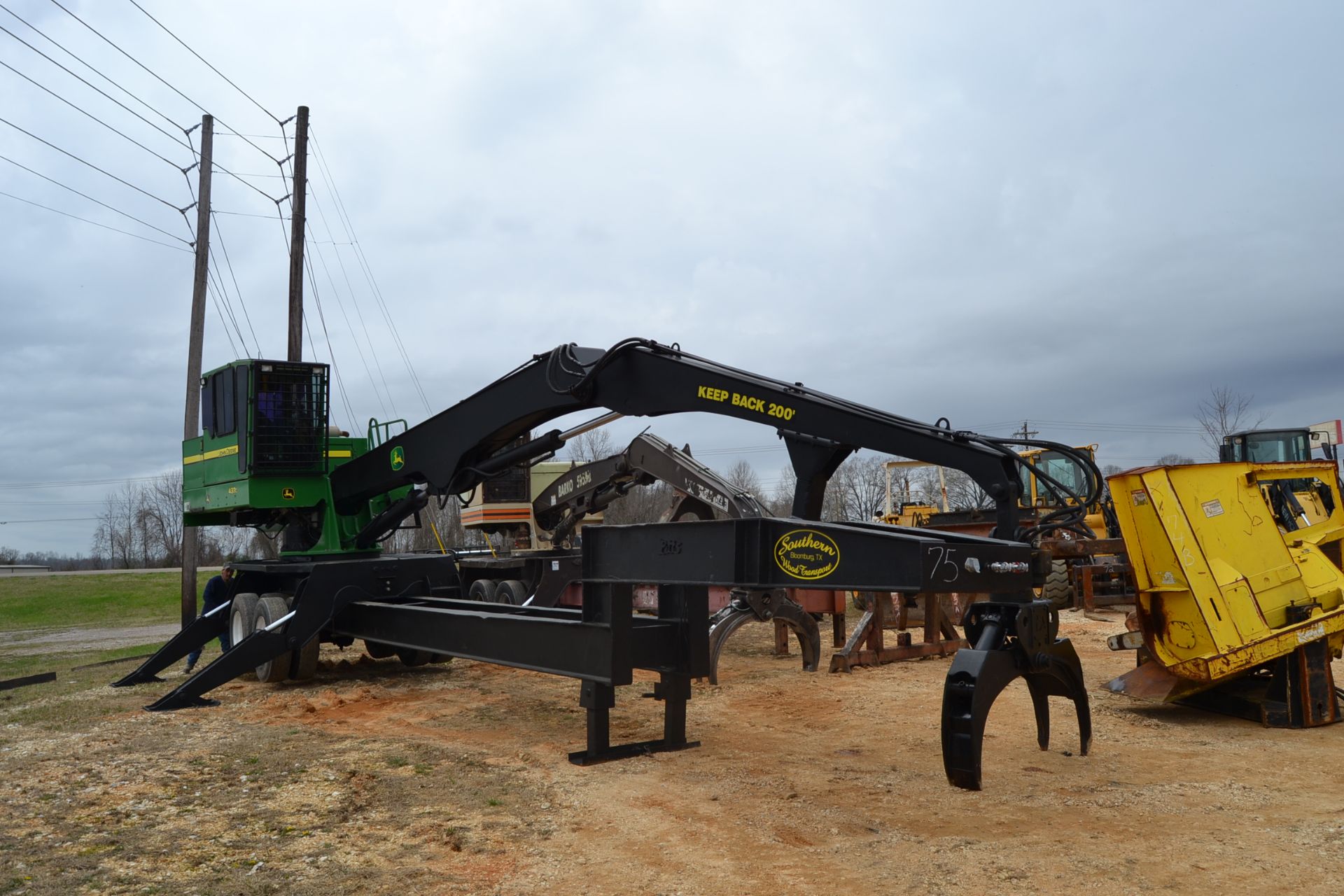 JOHN DEERE 437C KNUCKLEBOOM LOADER W/ CONT GRAPPLE W/ JOY STICK CONTROLS W/ SAW PACKAGE HOOKUP - Image 2 of 3