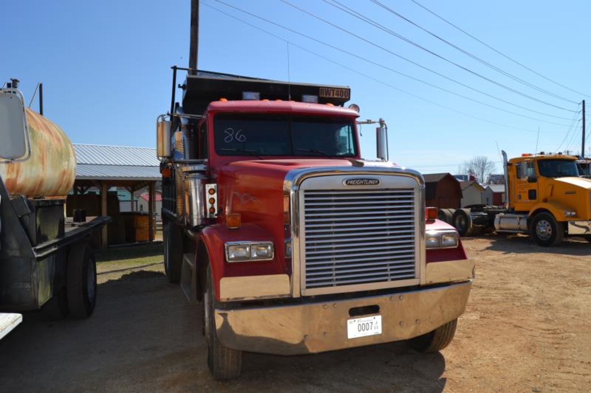 1997 FREIGHTLINER TANDEM AXLE DUMP TRUCK W/ 60 DETROIT ENGINE W/ 8 SPEED TRANS SN# - Image 2 of 2