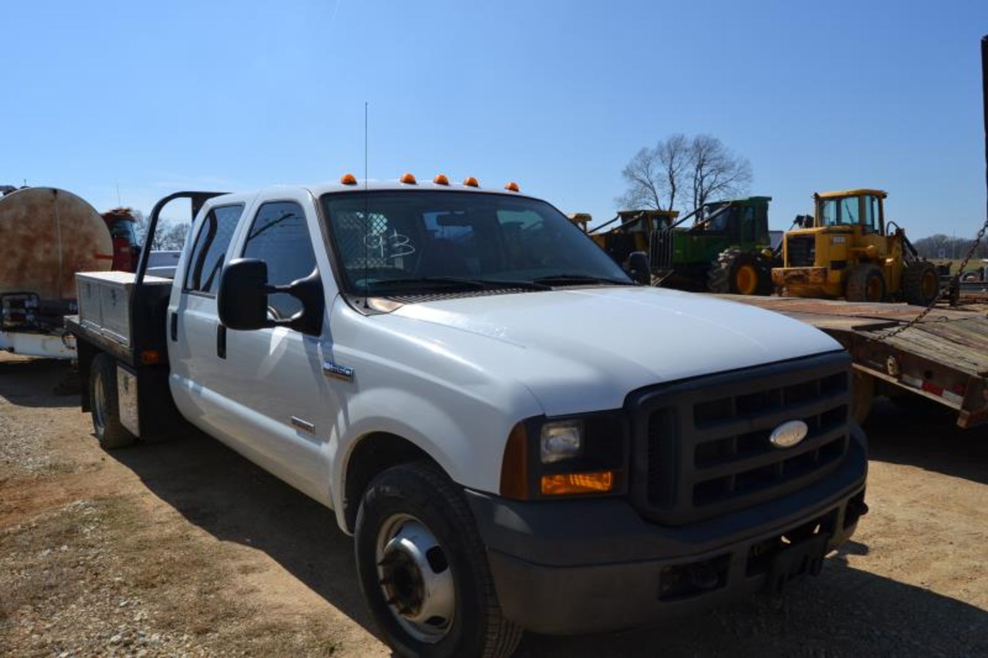 2006 FORD F350 CREW CAB PICKUP W/ FLATBED W/ TOOL BOXES W/ POWER STROKE 6.0 DIESEL W/ AUTO TRANS - Image 2 of 3