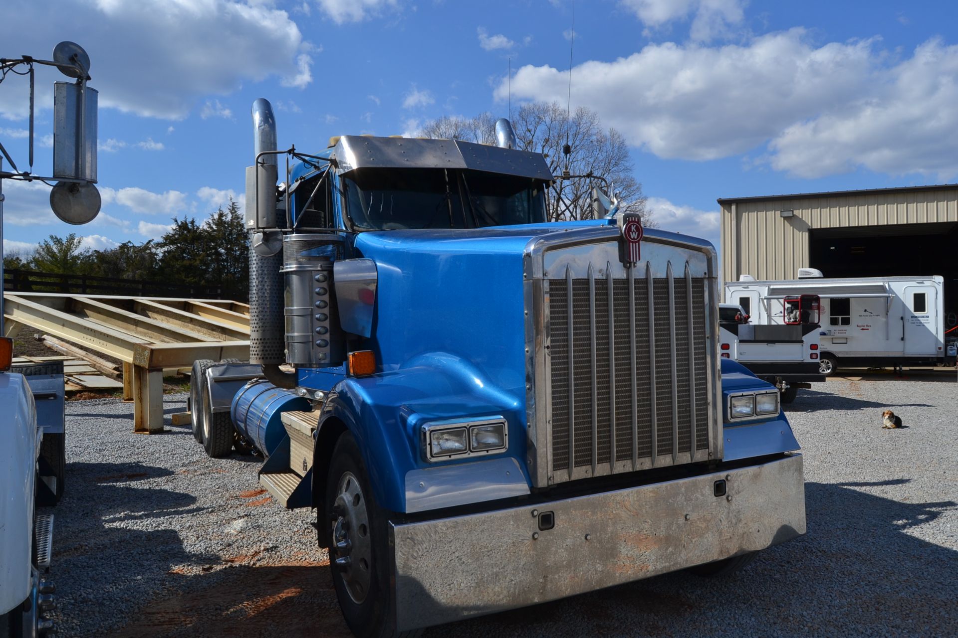 2005 KENWORTH W900 DAY CAB ROAD TRACTOR W/ CAT ENGINE