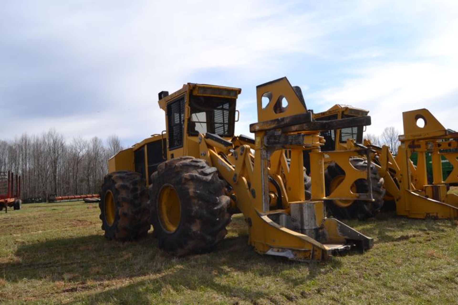 2014 720E TIGERCAT FELLER BUNCHER W/ SAW HEAD W/ 30.5 X 32 RUB SN#7205427