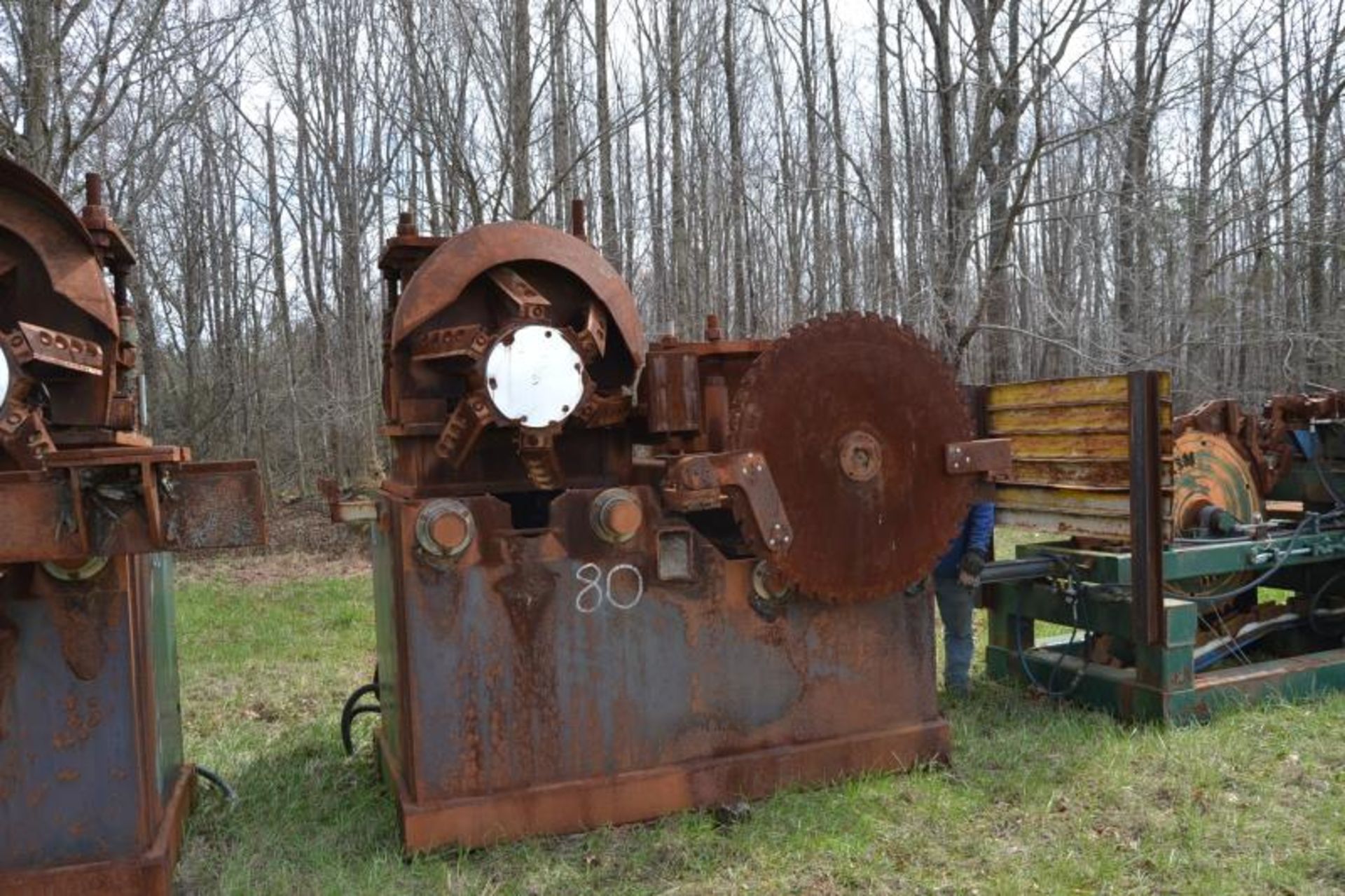 MAC CHIP N SAW W/ 48" SAWS W/ SHARP CHAIN W/ OFF BEARING BELTS - Image 3 of 7