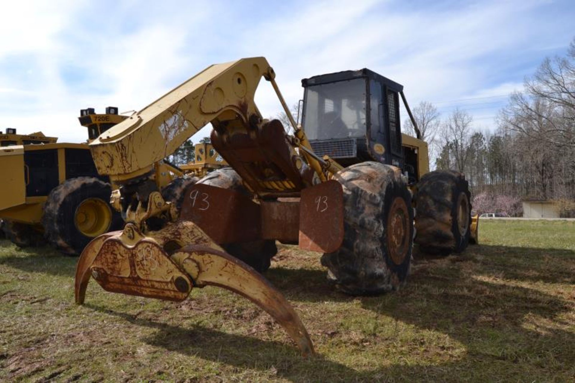 CTR 950B DUAL ARCH GRAPPLE SKIDDER W/ 30.5 X 32 RUB W. CUMMINS ENGINE SN#CSI5406 7662 HRS - Image 4 of 4