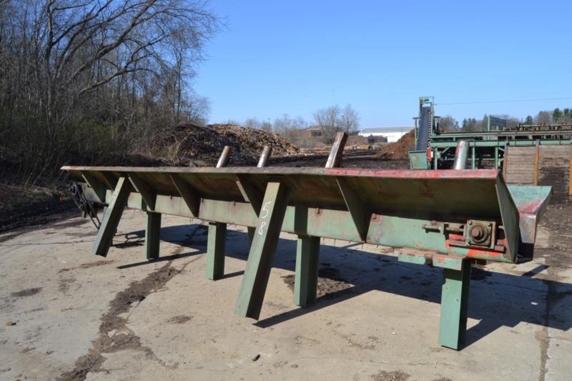 MORBARK 24' ENDWISE LOG TROUGH W/CAT TRACK CHAIN; W/HYDRAULIC DRIVE - Image 3 of 4