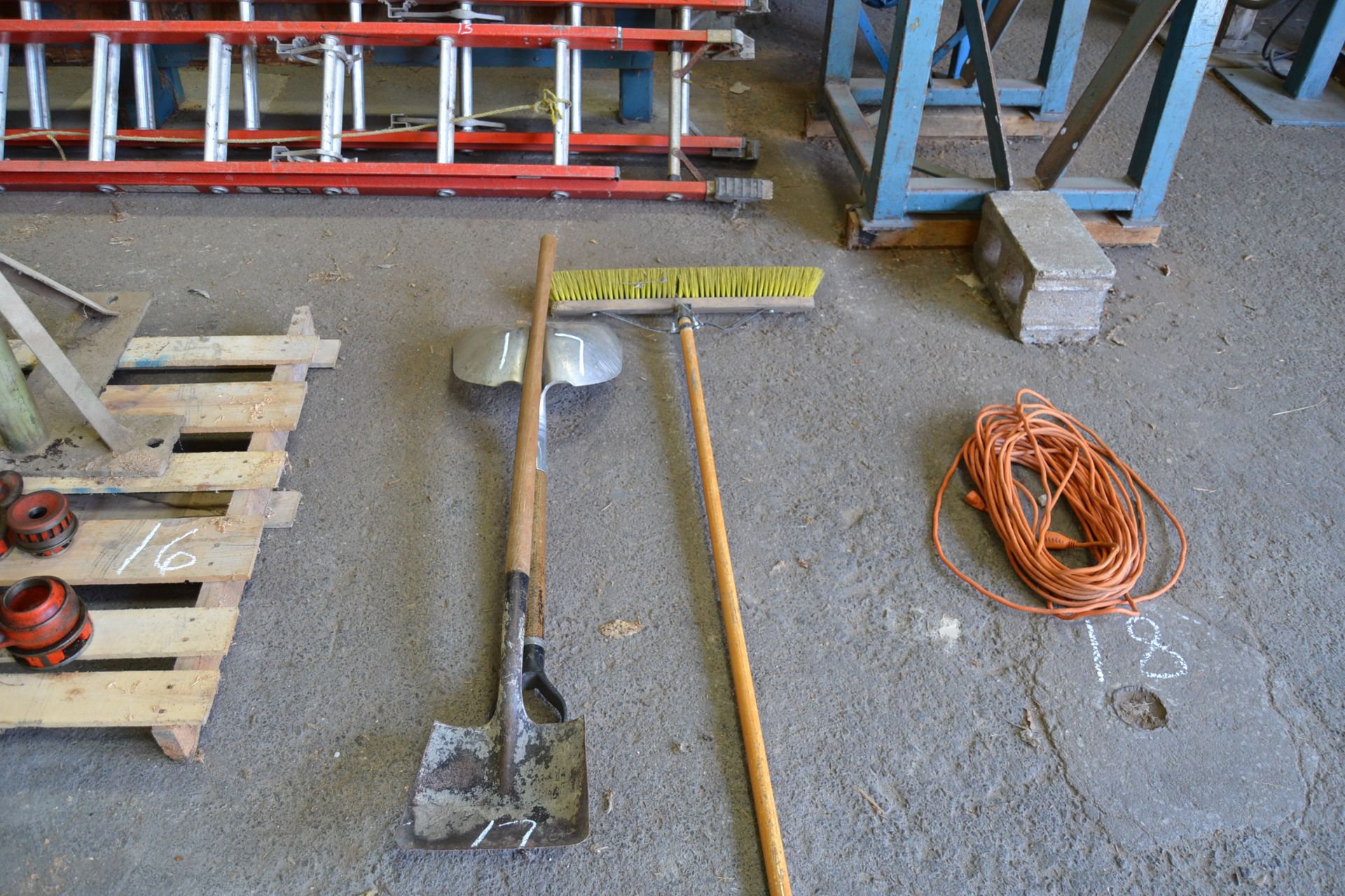 LOT OF CLEAN UP TOOLS