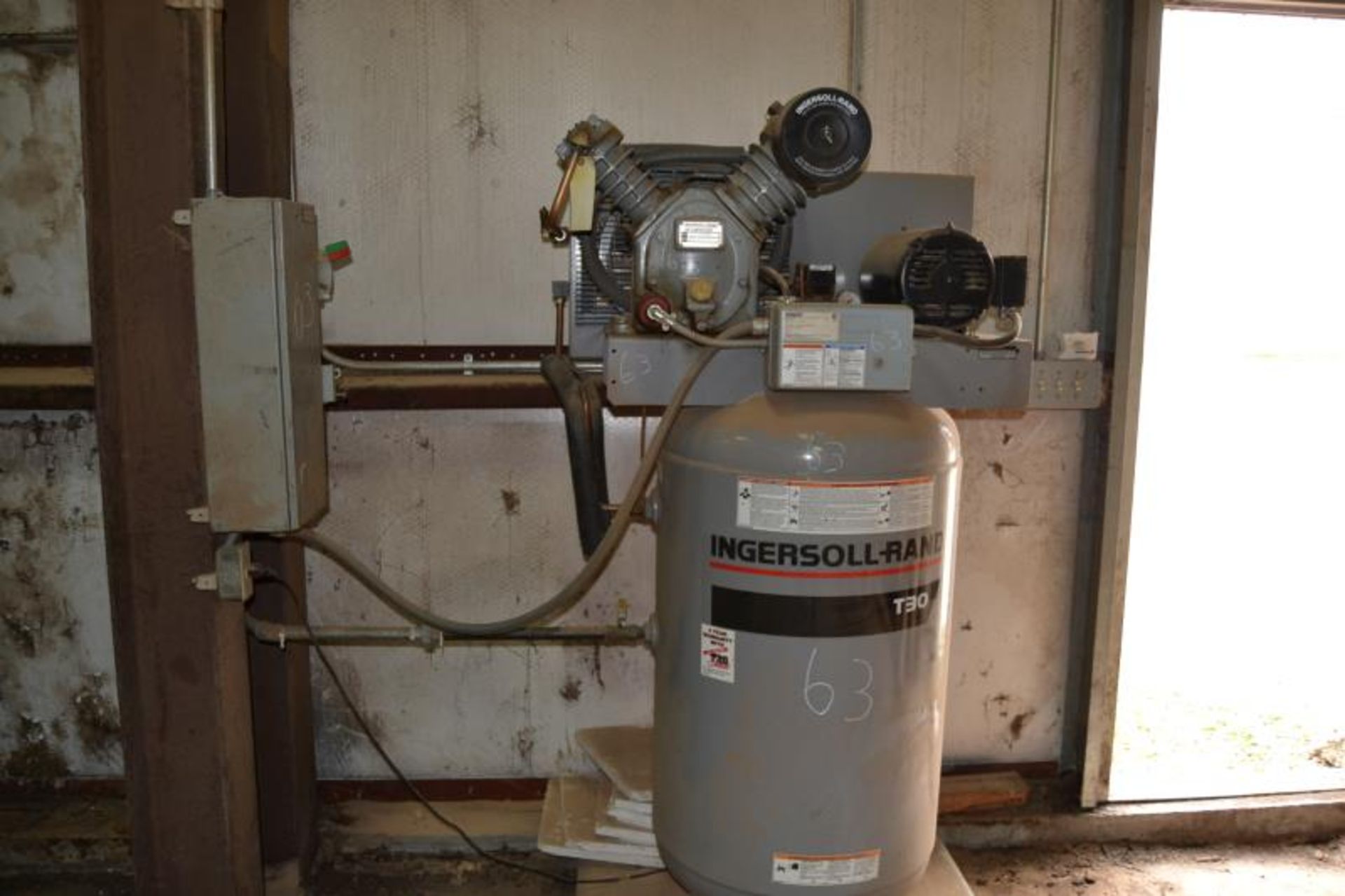 INGERSOLL RAND 5HP AIR COMPRESSOR - Image 2 of 2