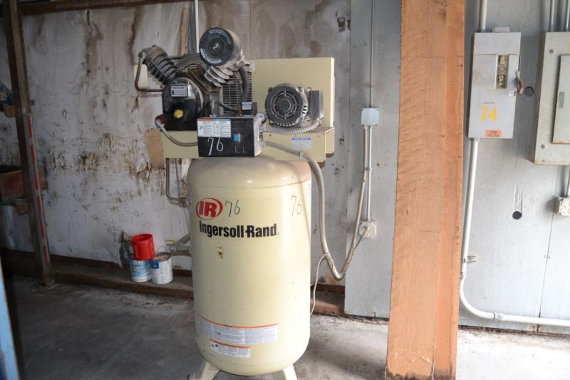 INGERSOLL RAND 5HP UPRIGHT AIR COMPRESSOR