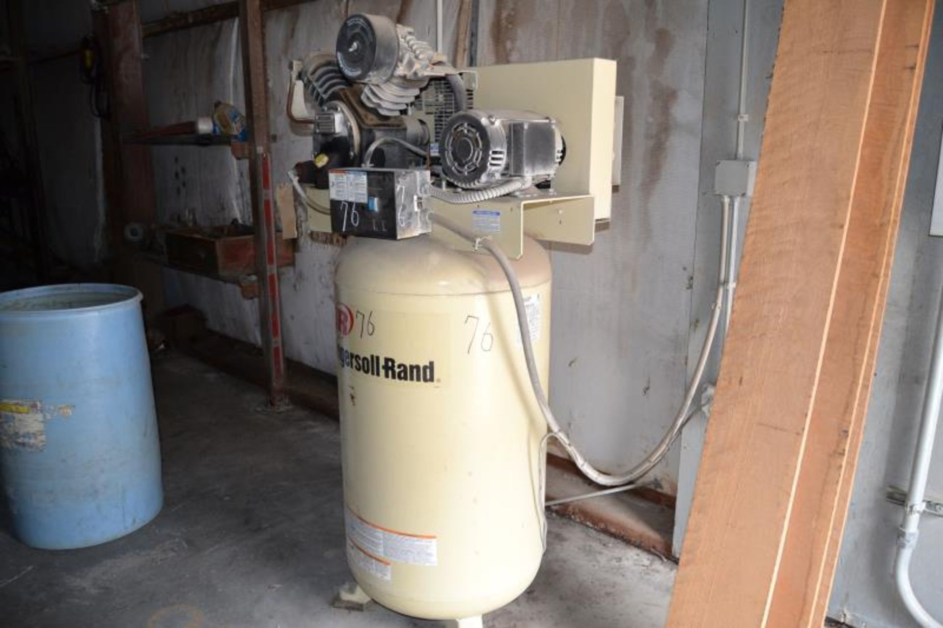 INGERSOLL RAND 5HP UPRIGHT AIR COMPRESSOR - Image 2 of 2