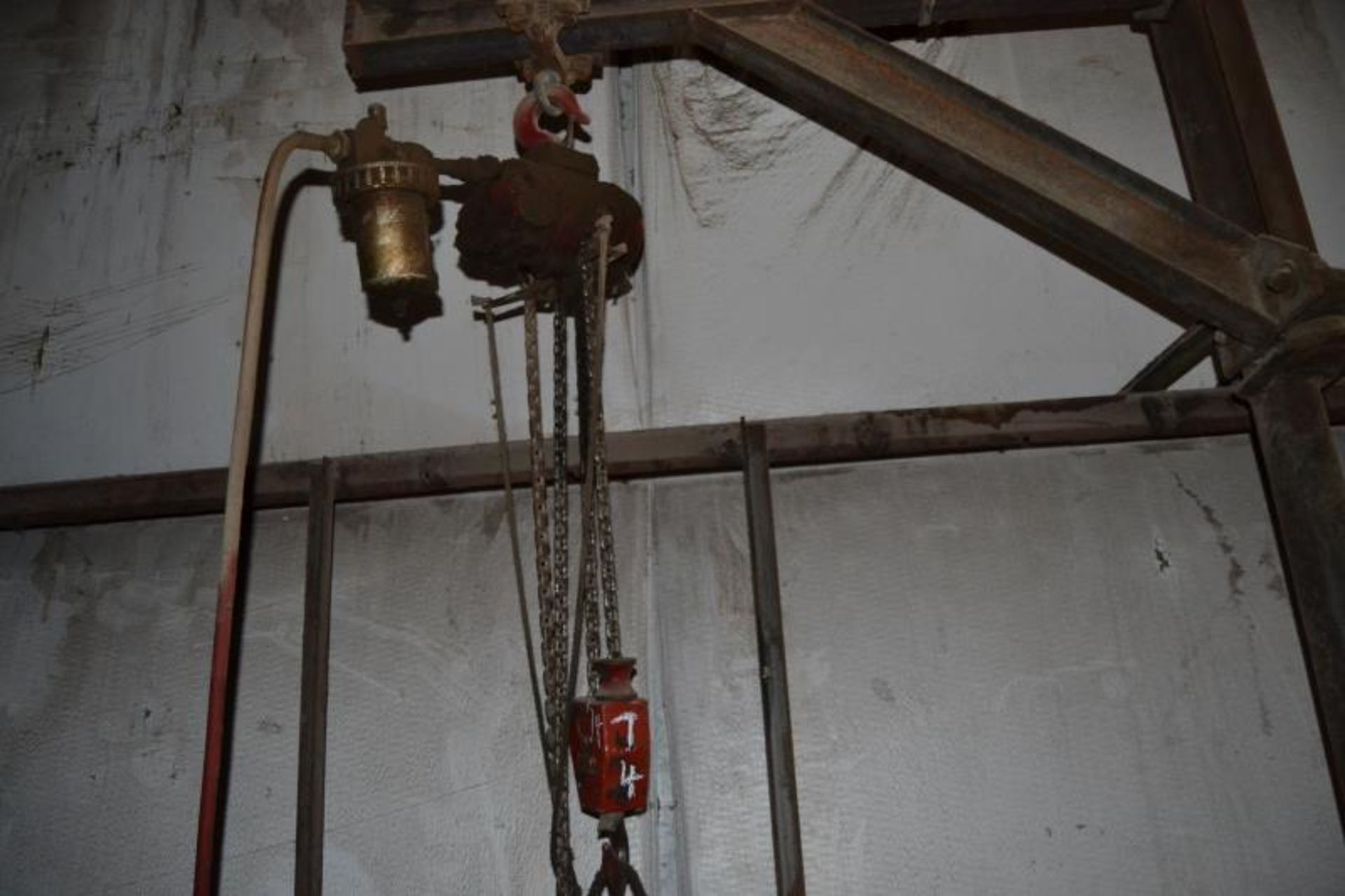 AIR OPERATED HOIST