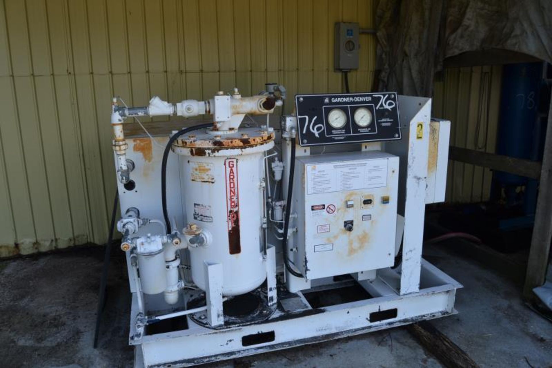 GARDNER DENVER 25HP SCREW TYPE AIR COMPRESSOR