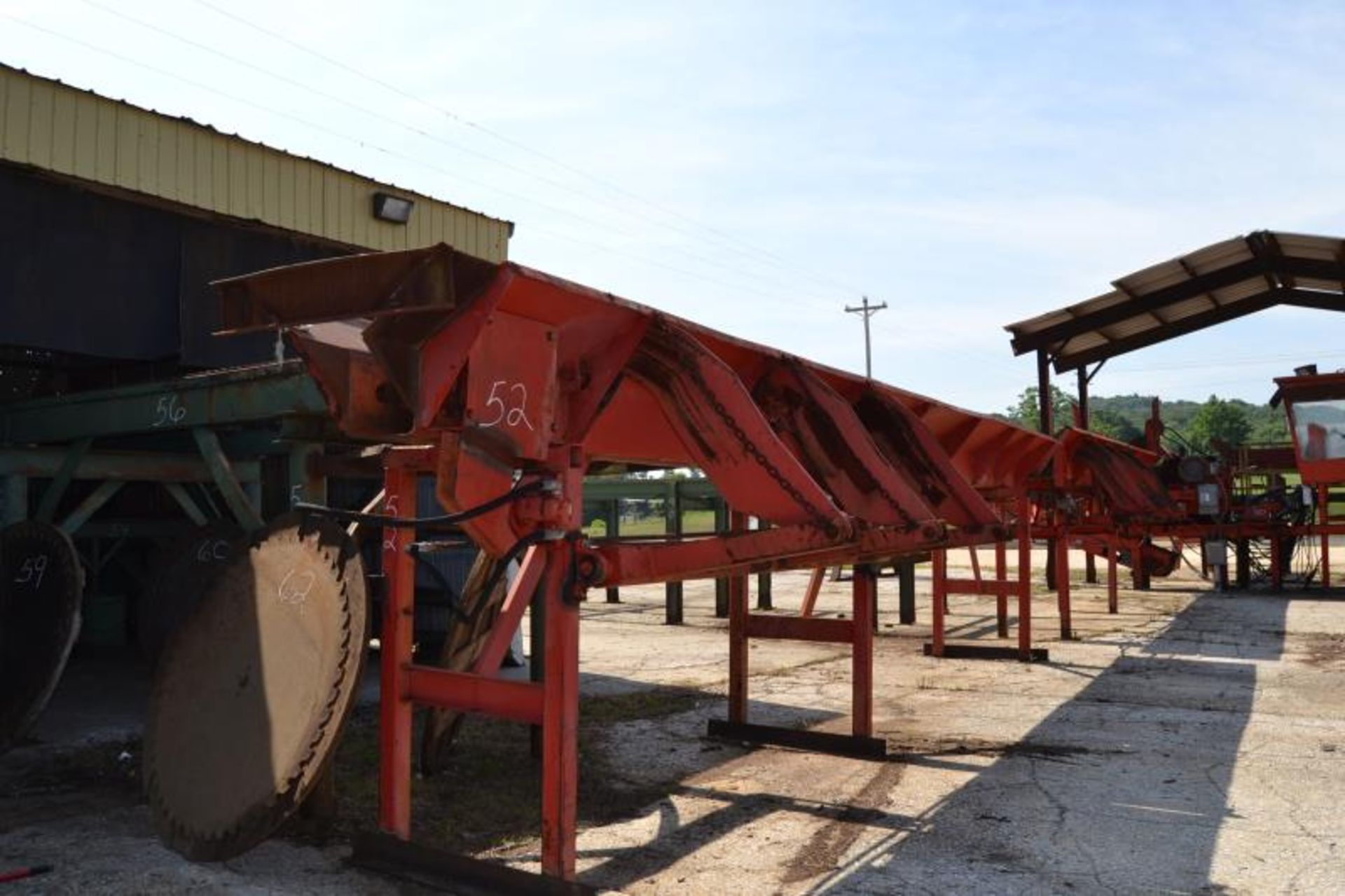 MORBARK 30' LOG TROUGH W/ 3 ARM KICKERS W/ HYDRAULIC DRIVE