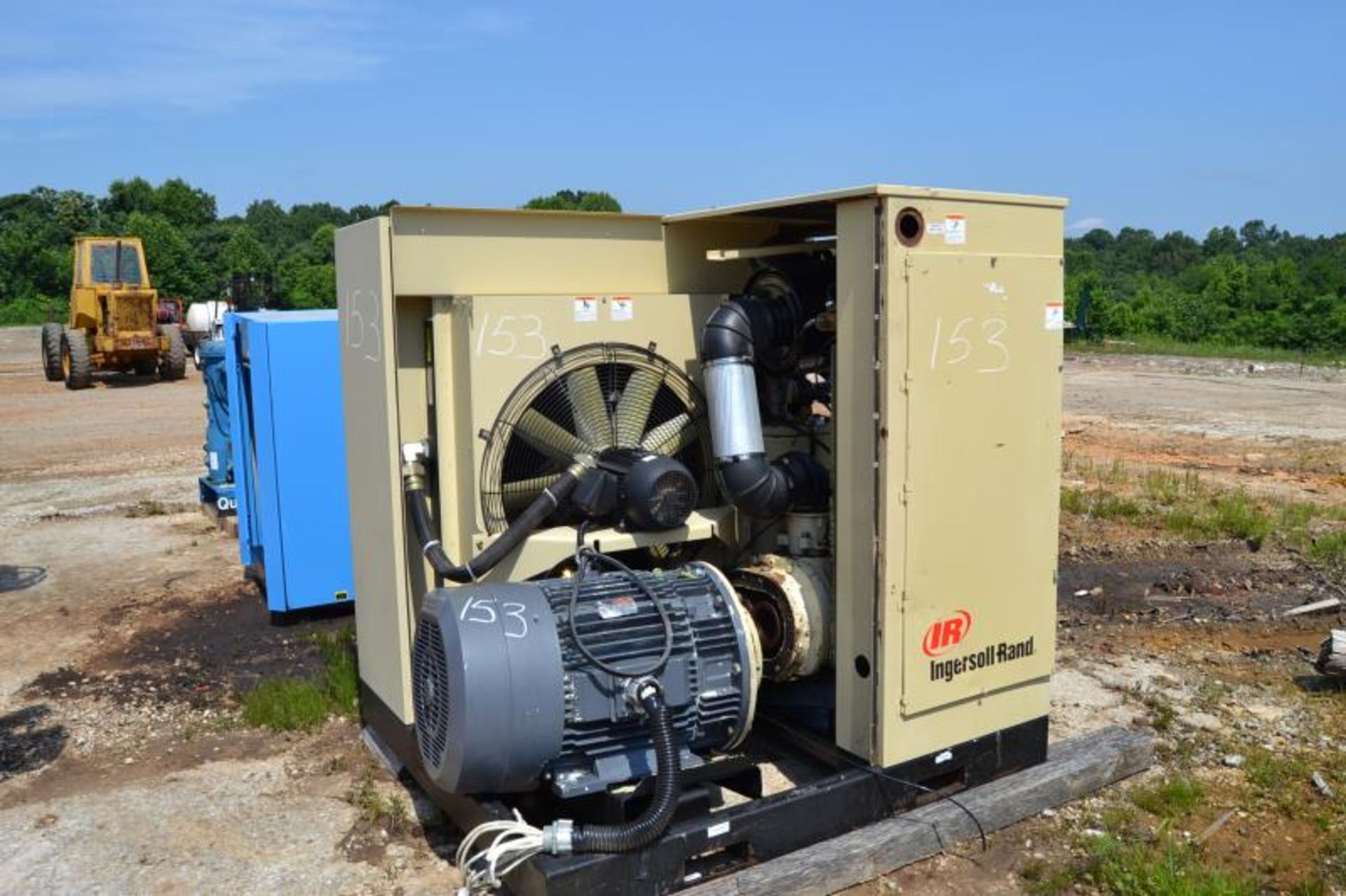 INGERSOLL RAND 100 HP SCREW TYPE AIR COMPRESSOR NEEDS REPAIR