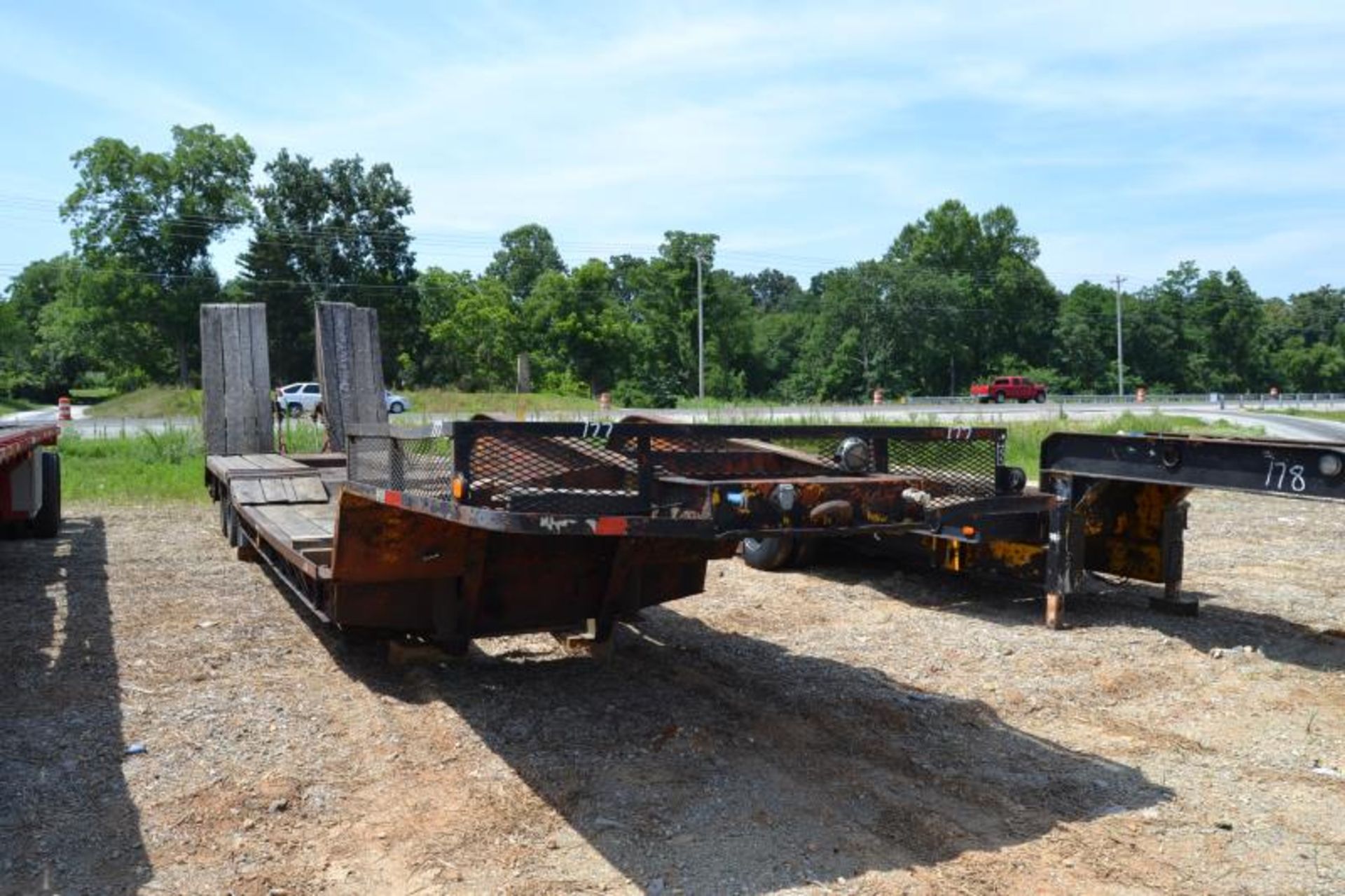 1962 FRUEHAUF 35 TON TRI AXLE LOWBOY W/ HYDRAULIC RAMPS SN#WV137933