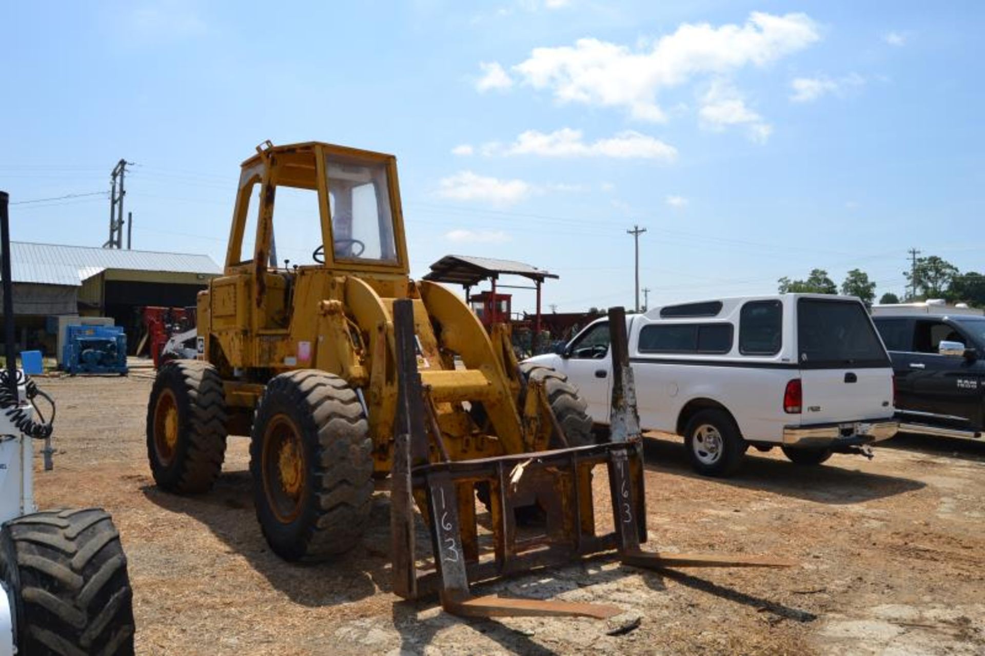 CAT 920 ARTICULATING WHEEL LOADER W/17.5 X 25 RUBBER; W/FORKS; SN# 62K5268