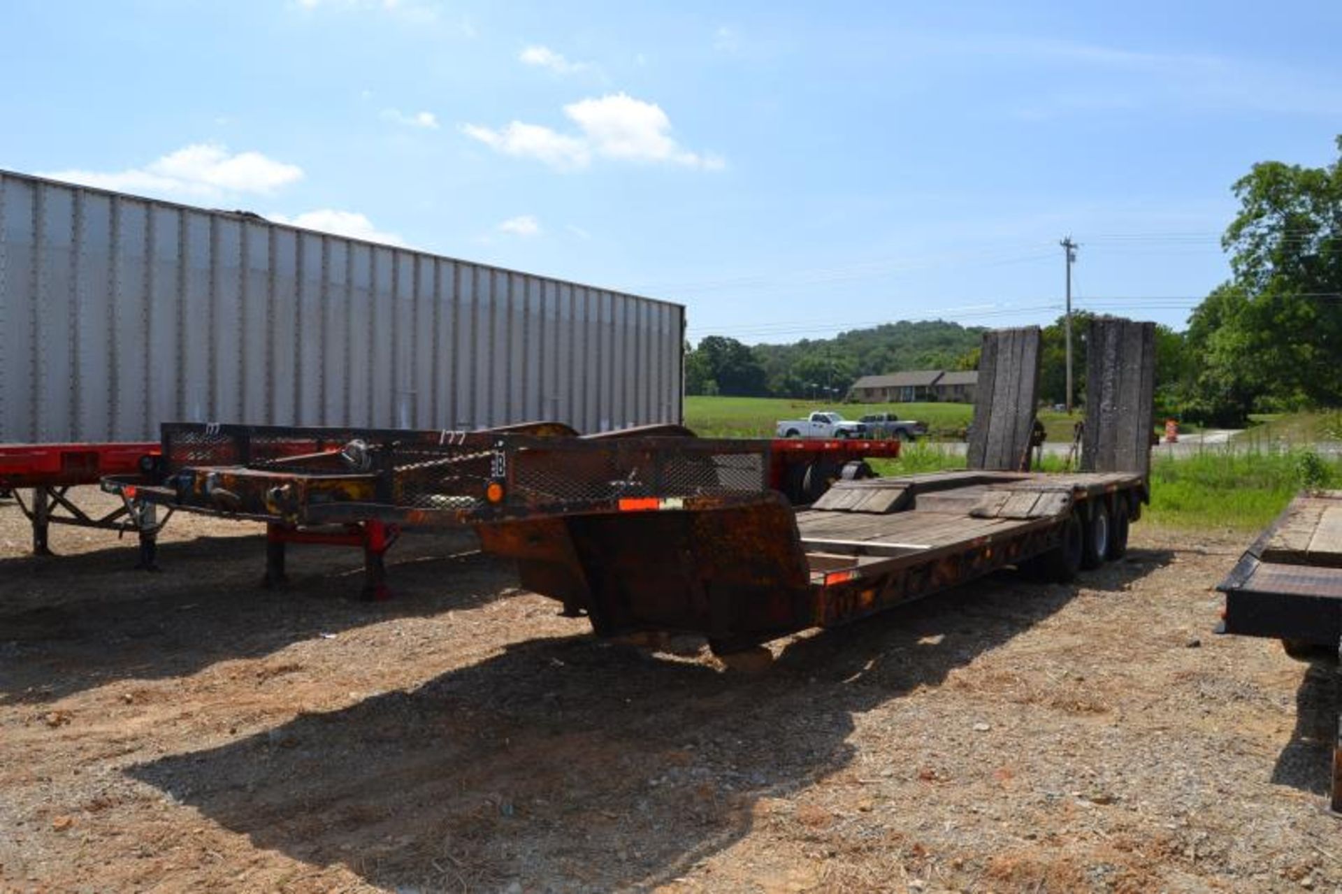 1962 FRUEHAUF 35 TON TRI AXLE LOWBOY W/ HYDRAULIC RAMPS SN#WV137933 - Image 2 of 3