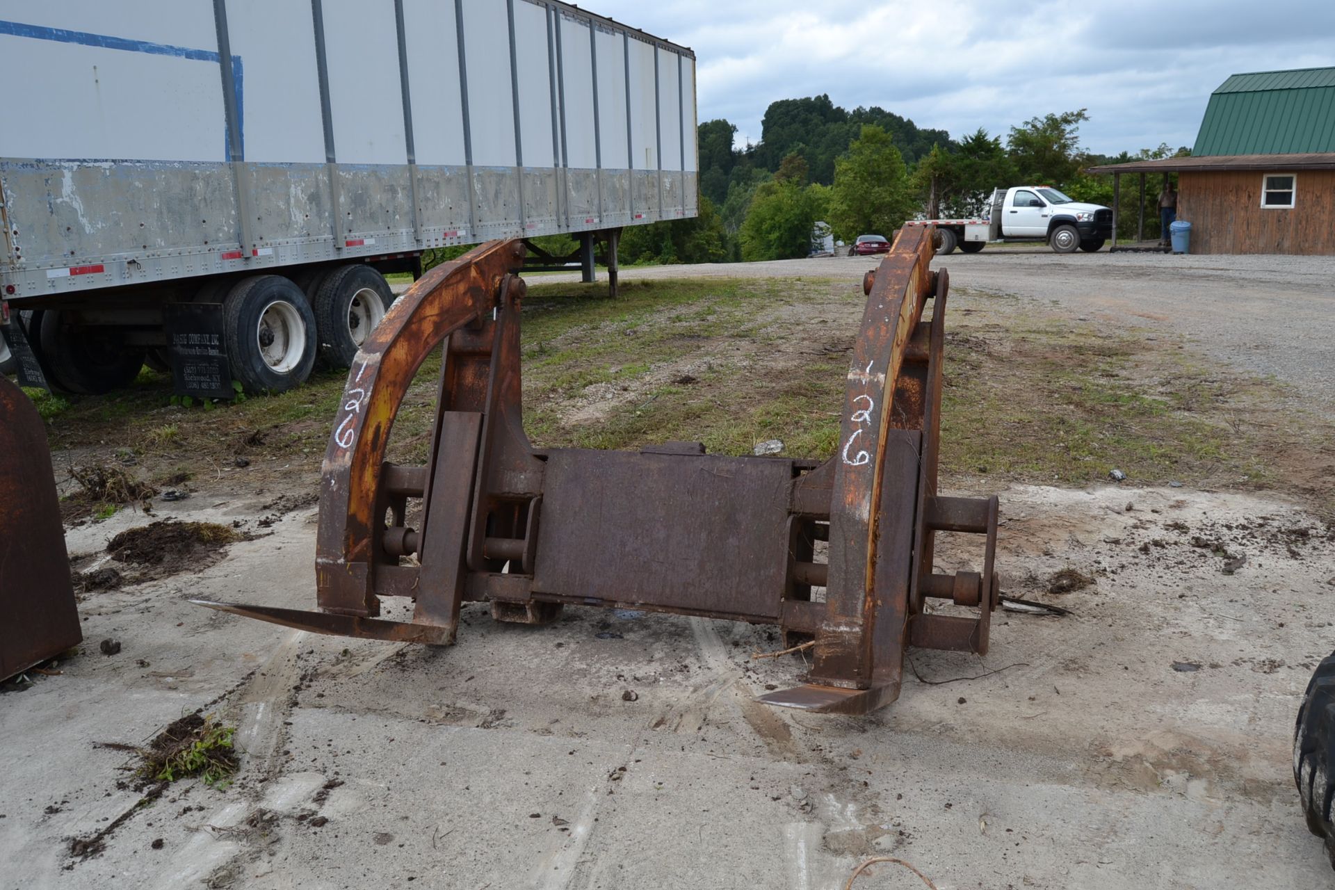 LUMBER FORKS W/ HOLD DOWN FOR JOHN DEERE LOADER