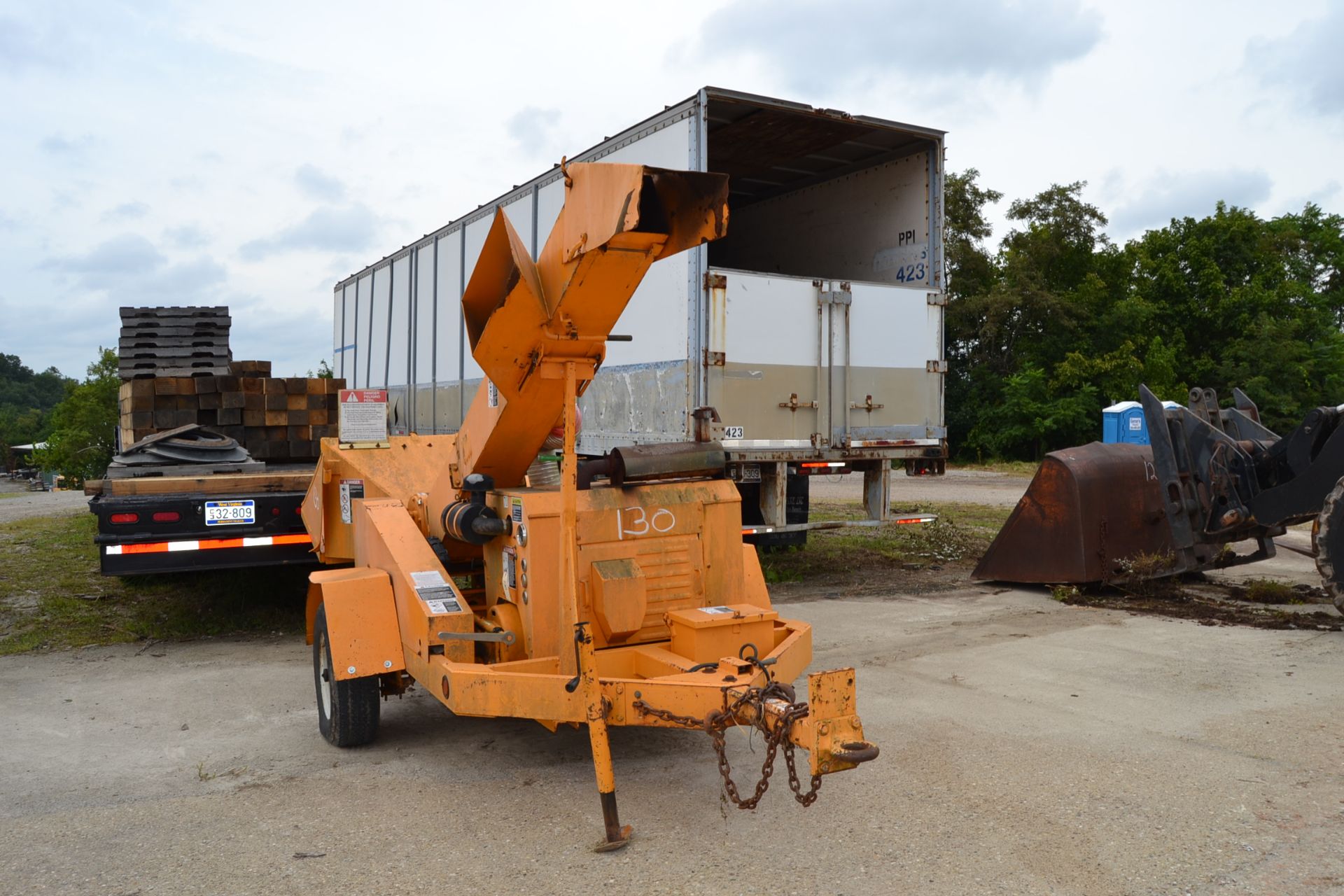 WOOD CHUCK PORTABLE CHIPPER W/ FORD DIESEL ENGINE - Image 2 of 3