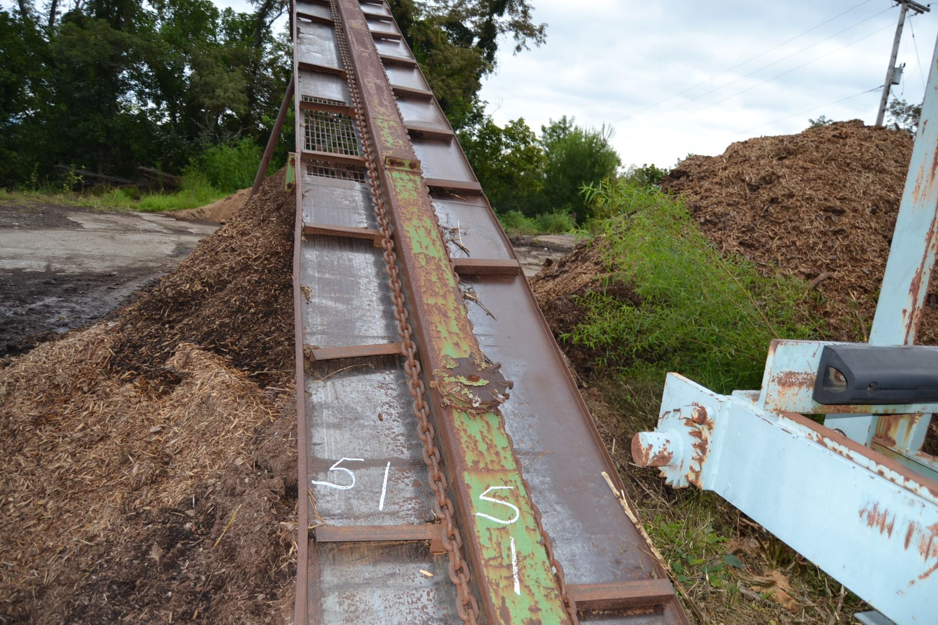 HMC 55' BARN SWEEP CONVEYOR W/ DRIVE - Image 2 of 2