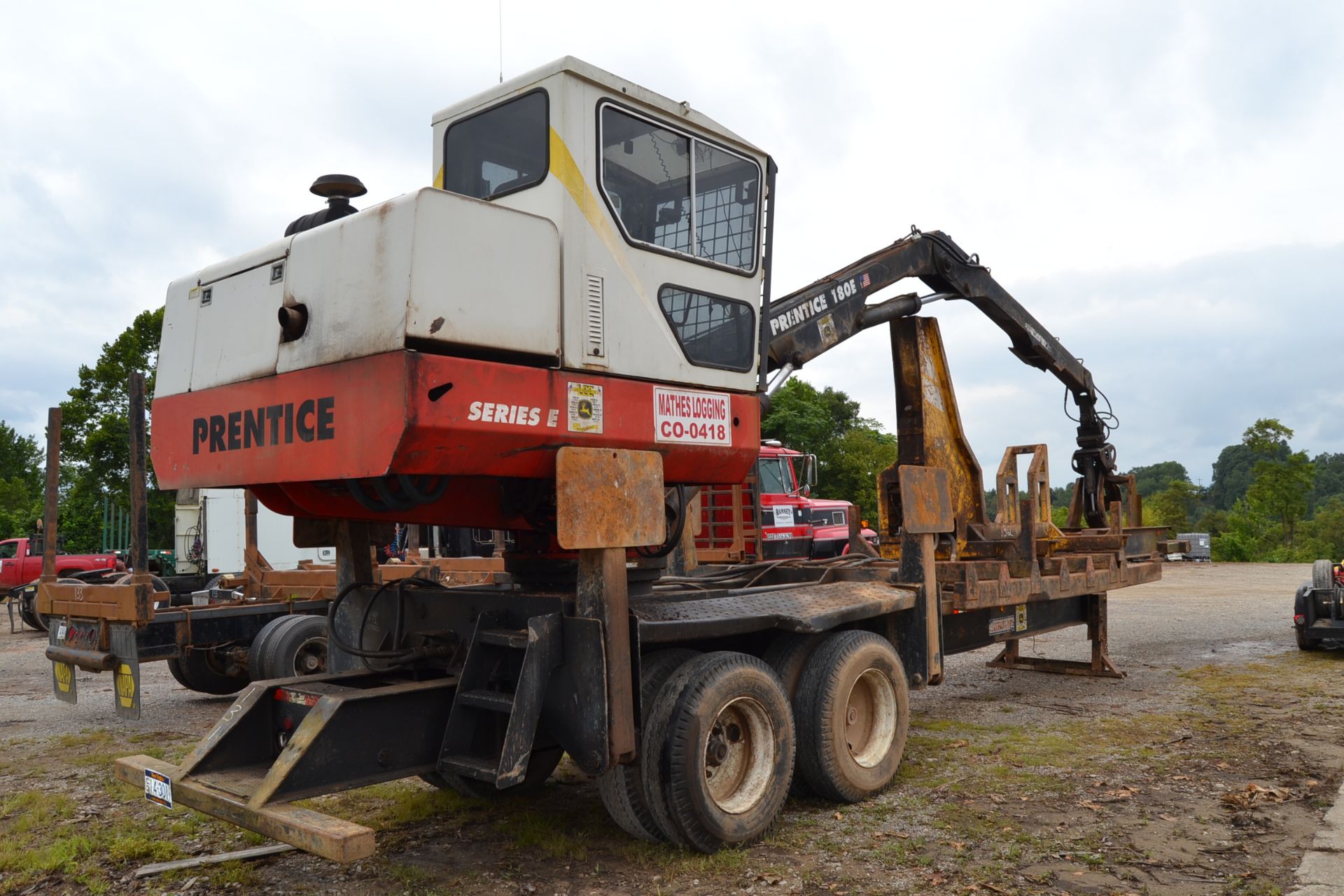 PRENTICE 180E KNUCKLEBOOM LOADER W/ DIESEL ENGINE W/ SAW PACKAGE HOOKUP MOUNTED ON PITTS TANDEM AXLE - Image 3 of 3