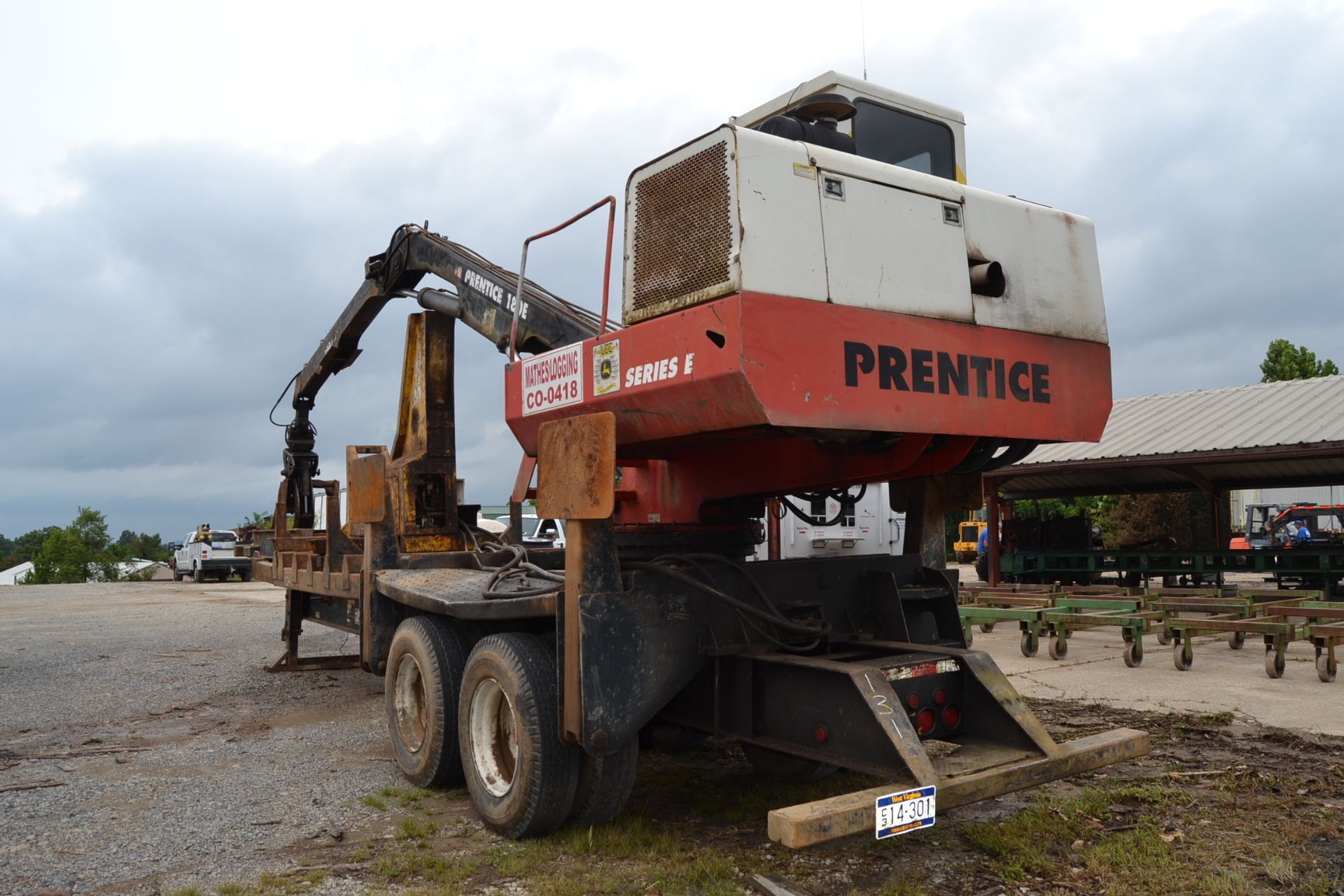 PRENTICE 180E KNUCKLEBOOM LOADER W/ DIESEL ENGINE W/ SAW PACKAGE HOOKUP MOUNTED ON PITTS TANDEM AXLE - Image 2 of 3