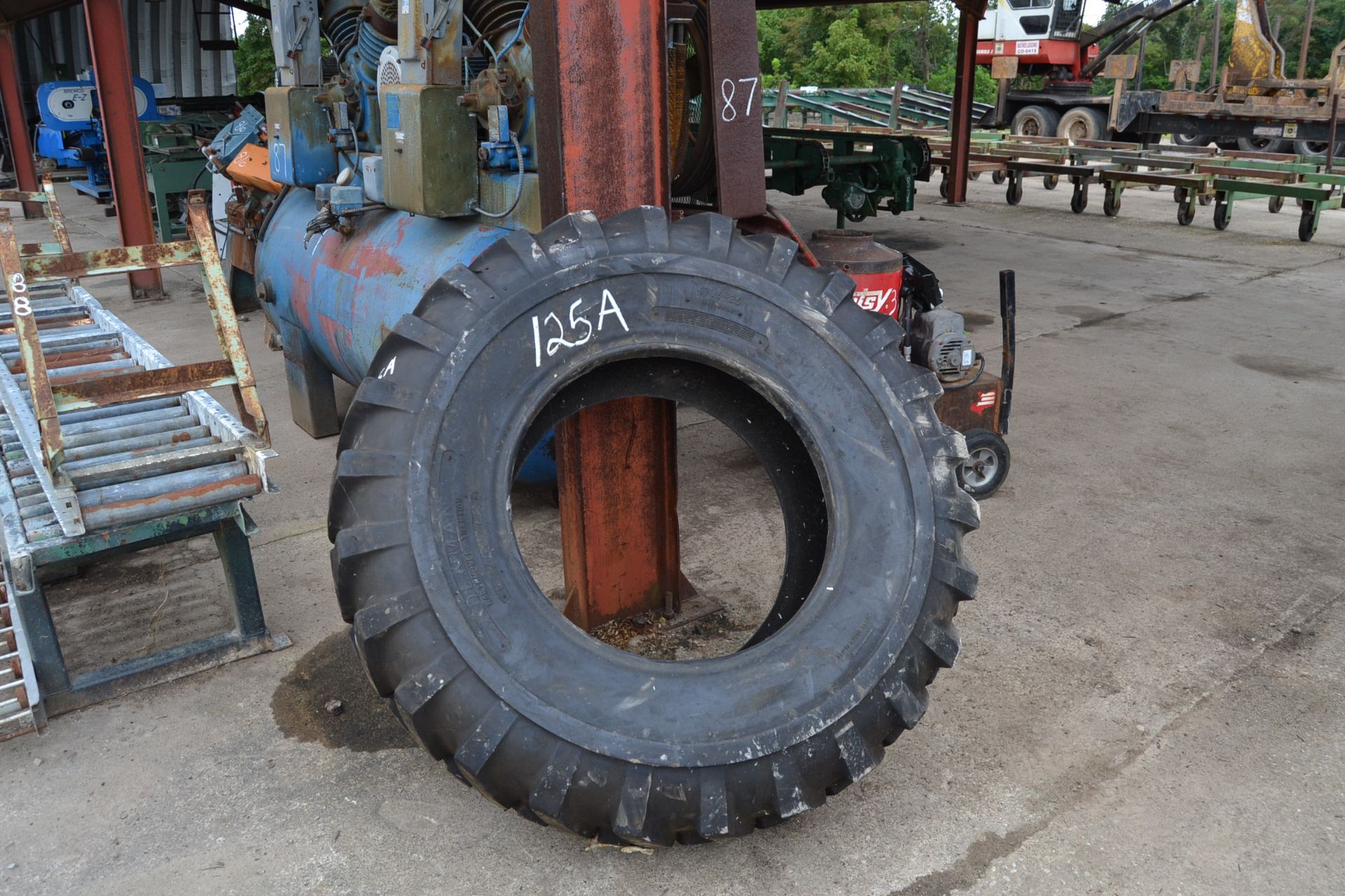 17.5X25 LOADER TIRE