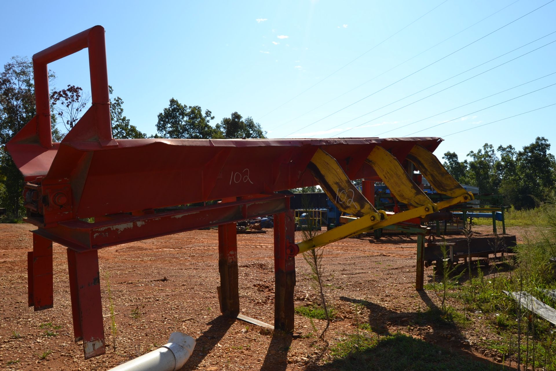 MORBARK 20' LOG TROUGH W/ 3 ARM KICKERS W/ HYDRUALIC DRIVE - Image 2 of 3