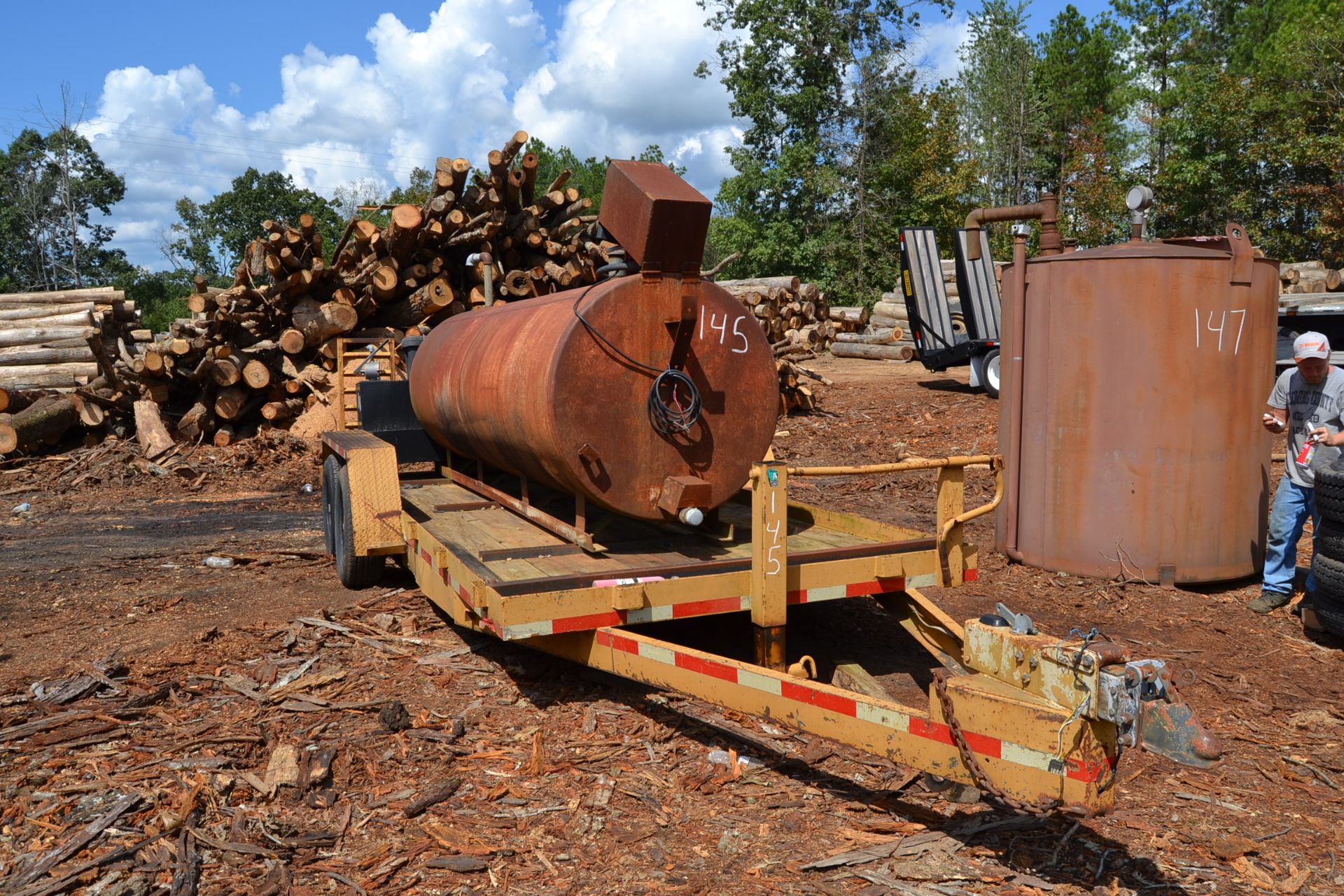 18' TANDEM AXLE TRAILER