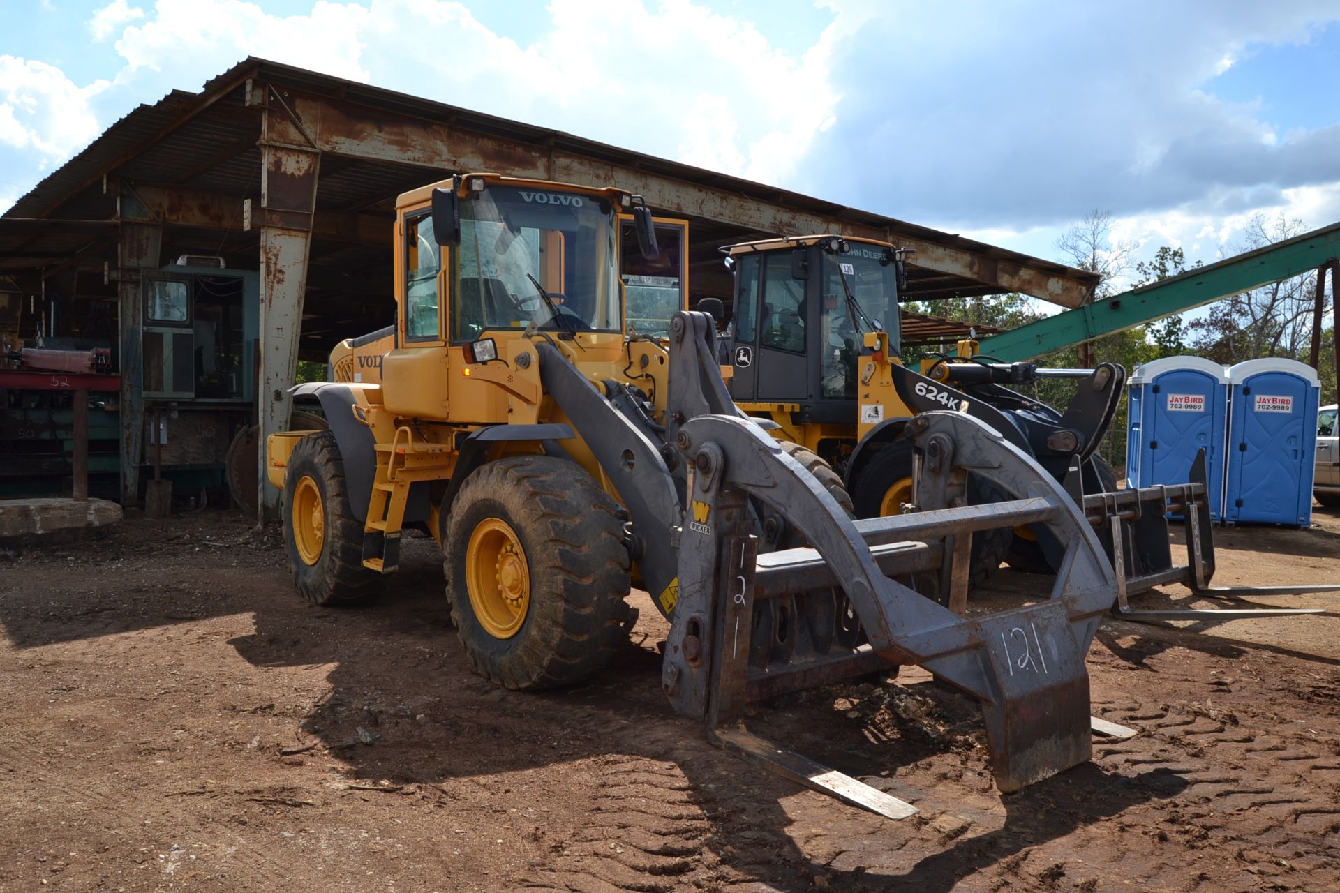 VOLVO L90E ARTICULATING WHEEL LOADER