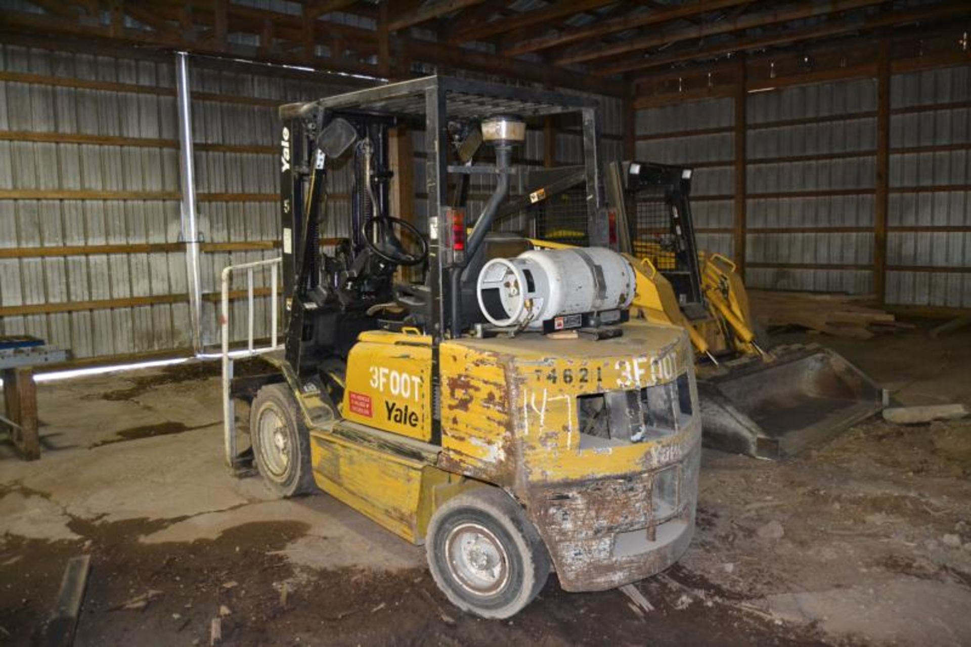 YALE MODEL GLP060T WAREHOUSE FORKLIFT W/ PROPANE GAS ENGINE W/ 4' FORKS W/ SIDE SHIFT - Image 2 of 3