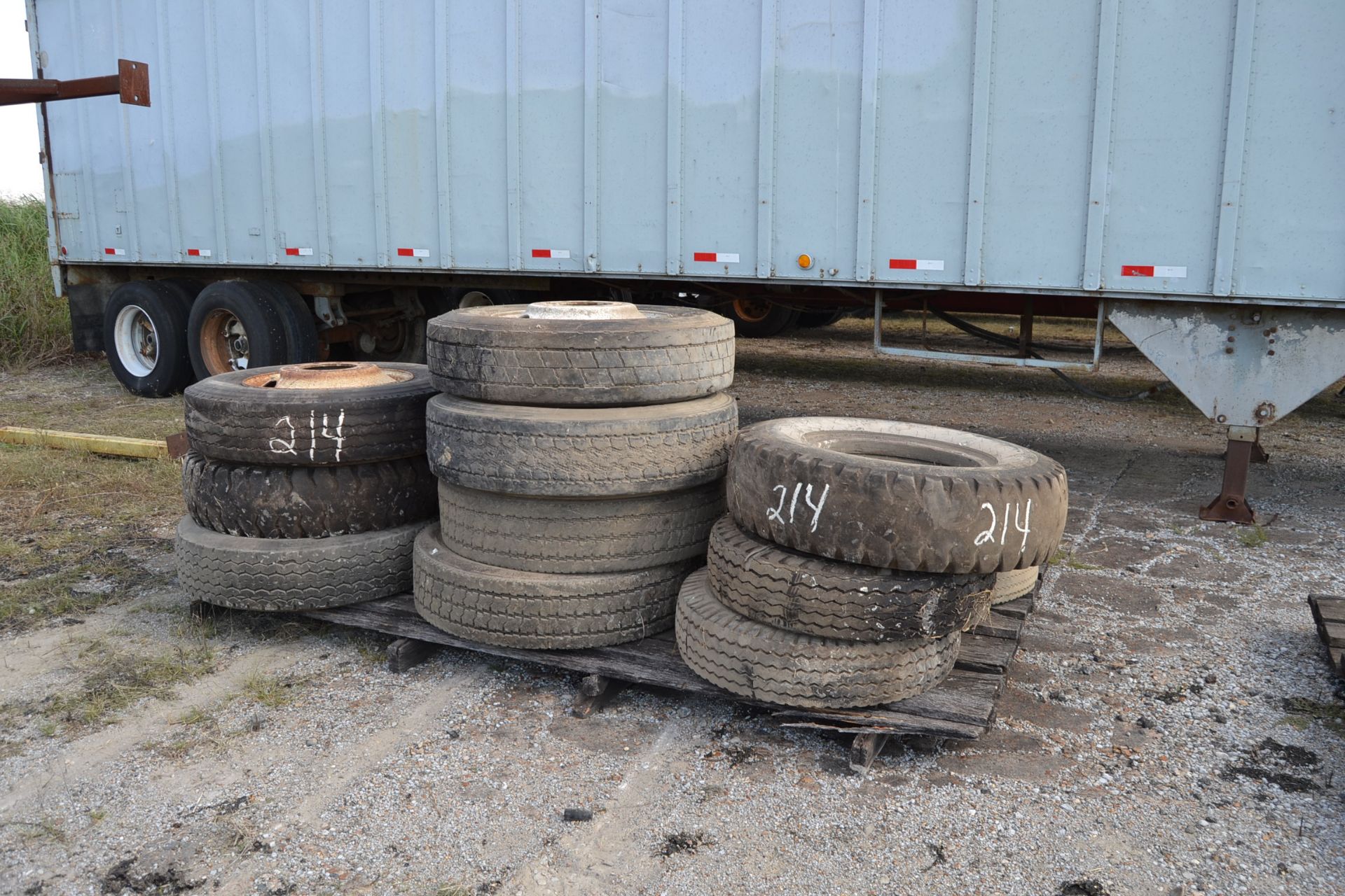 LOT OF TRUCK & TRAILER TIRES