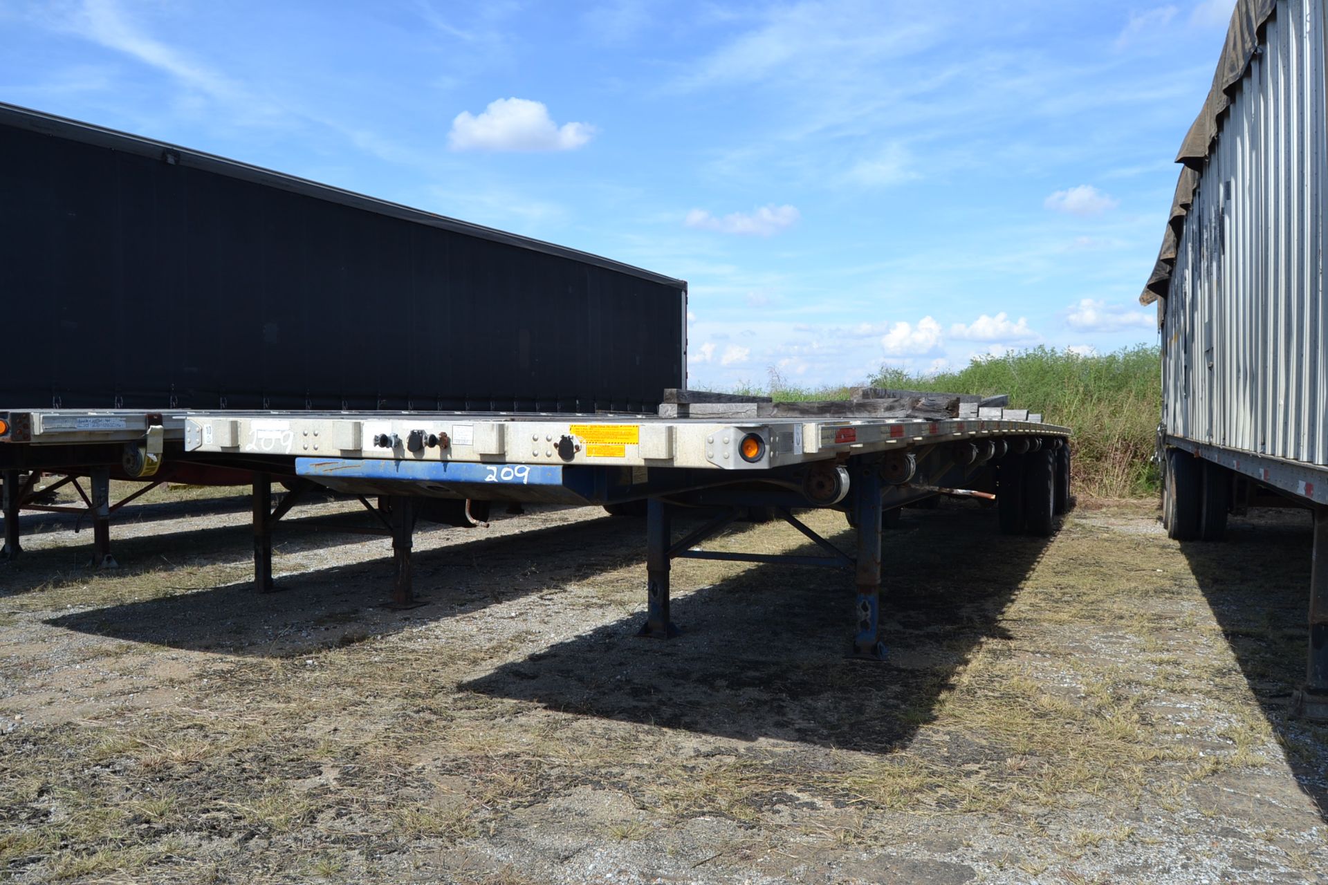 2003 UTILITY 48' SREAD AXLE FLATBED TRAILER - Image 2 of 3