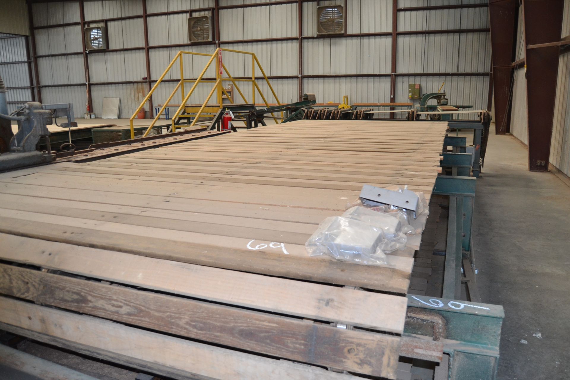 8' X 22' SLAT CONVEYOR W/DRIVE