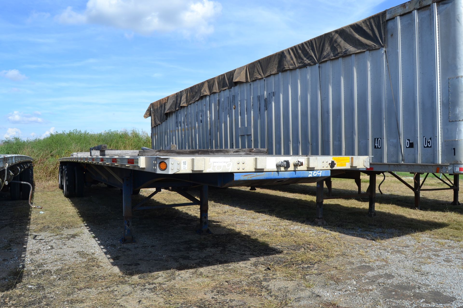 2003 UTILITY 48' SREAD AXLE FLATBED TRAILER - Image 3 of 3