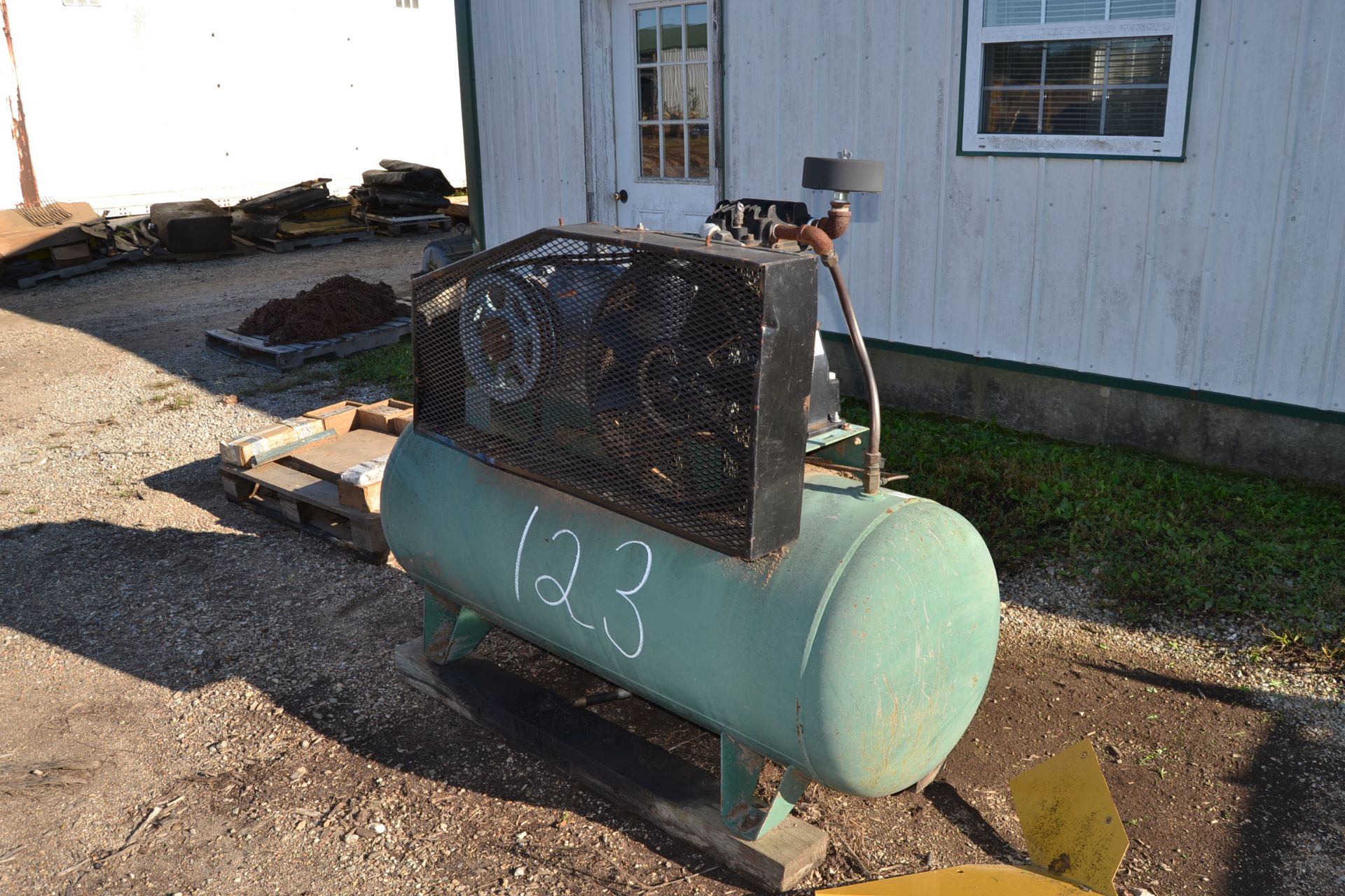 CHAMPION 20HP TANK MOUNTED AIR COMPRESSOR