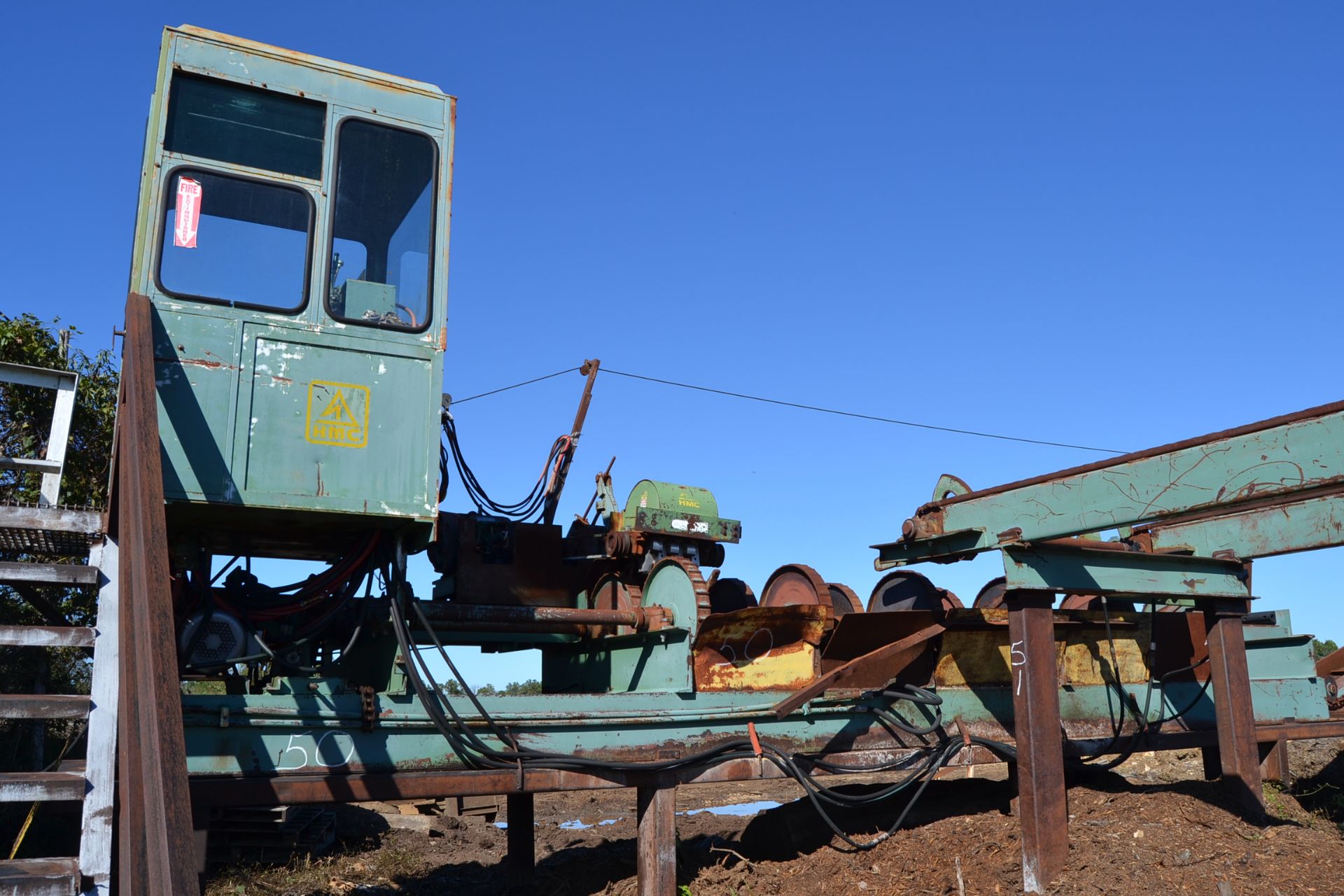 HMC MODEL V206 ROSSER HEAD DEBARKER W/ 4'X4' CONTROL CAB SLANT TRACK W/ 30HP MOTORSN#1698-97 - Image 3 of 3